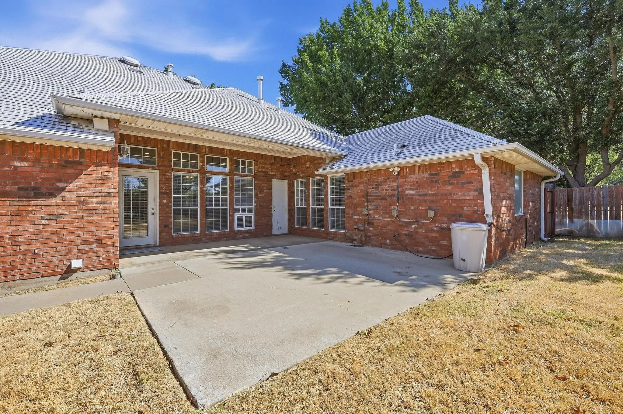 Single Family Residence For Sale in Denton County , 3212 Staghorn Circle, Denton, Texas 76208, 3 Bedroom, 2 Bathroom, 3 Garage spaces, 1,986 Sqft, built in 1996, mls#21391946, Real Estate Agent in Denton, Homes For Sale in Denton county, Homes For Sale in Denton, Realtor in Denton Texas, Real Estate Brokerage Independent Realty Texas, Luminita Cordes Realtor