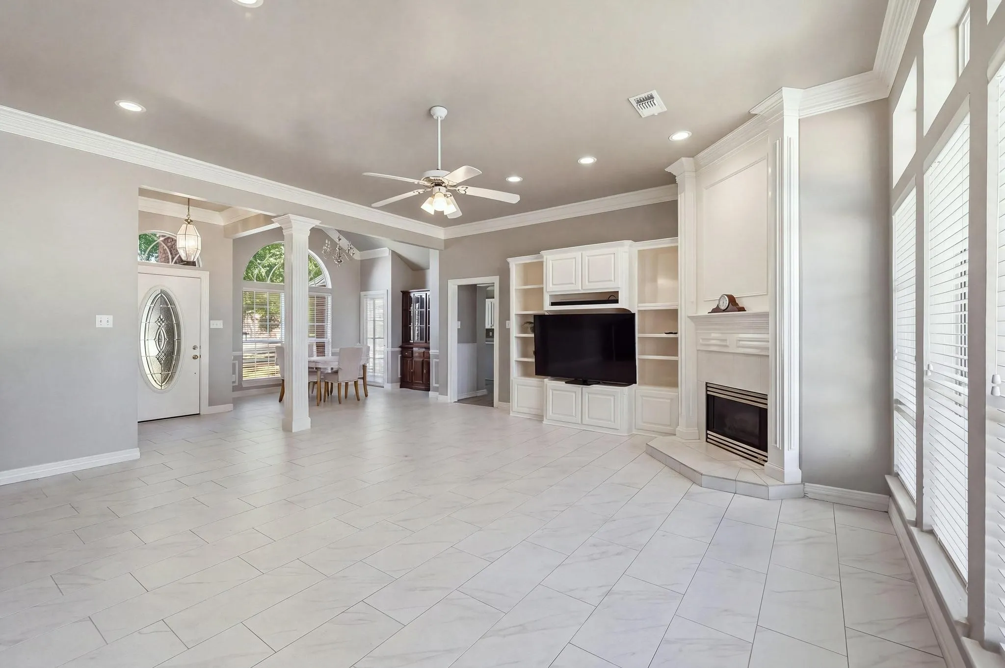 Single Family Residence For Sale in Denton County , 3212 Staghorn Circle, Denton, Texas 76208, 3 Bedroom, 2 Bathroom, 3 Garage spaces, 1,986 Sqft, built in 1996, mls#21391946, Real Estate Agent in Denton, Homes For Sale in Denton county, Homes For Sale in Denton, Realtor in Denton Texas, Real Estate Brokerage Independent Realty Texas, Luminita Cordes Realtor