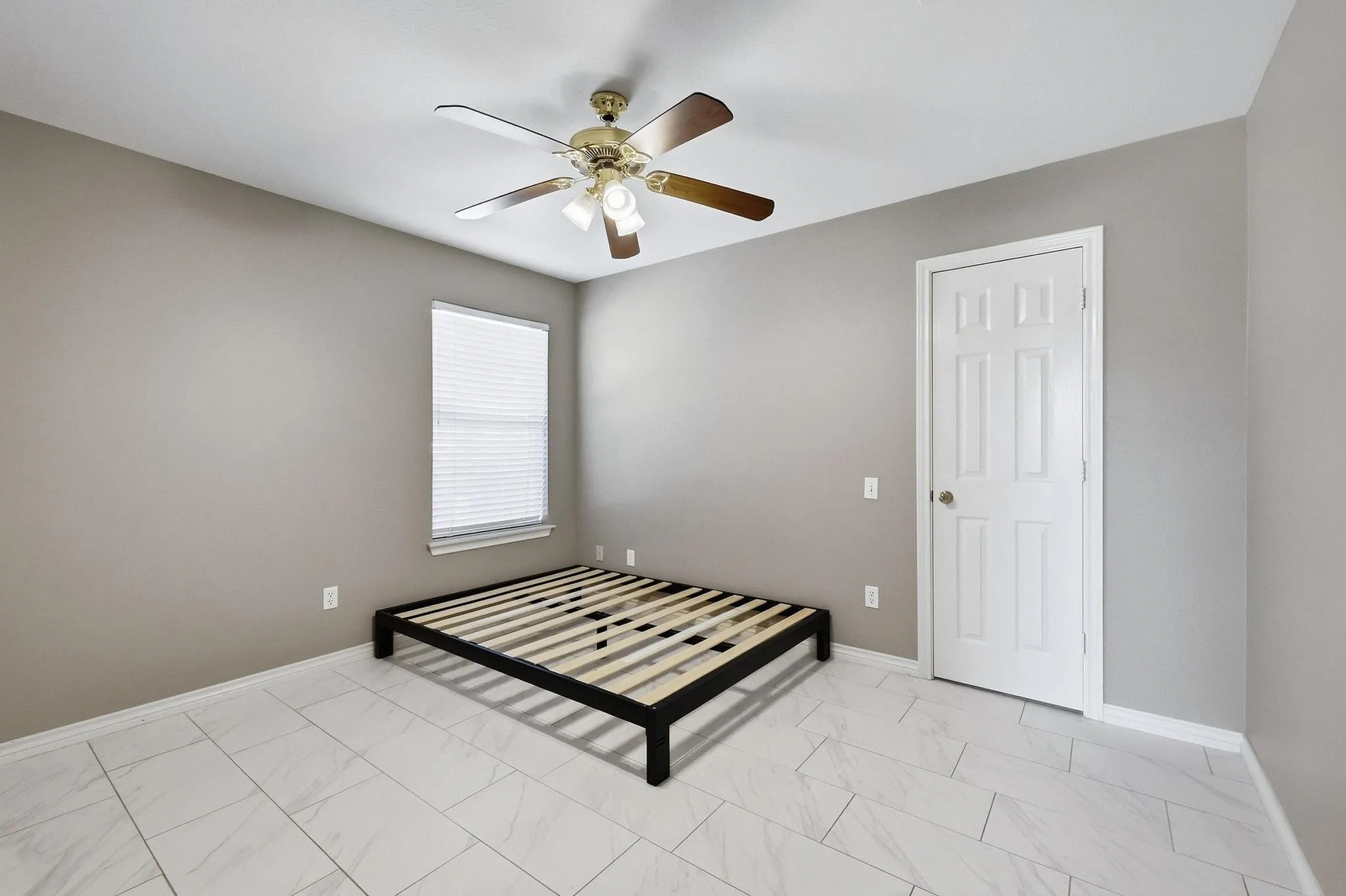 Single Family Residence For Sale in Denton County , 3212 Staghorn Circle, Denton, Texas 76208, 3 Bedroom, 2 Bathroom, 3 Garage spaces, 1,986 Sqft, built in 1996, mls#21391946, Real Estate Agent in Denton, Homes For Sale in Denton county, Homes For Sale in Denton, Realtor in Denton Texas, Real Estate Brokerage Independent Realty Texas, Luminita Cordes Realtor