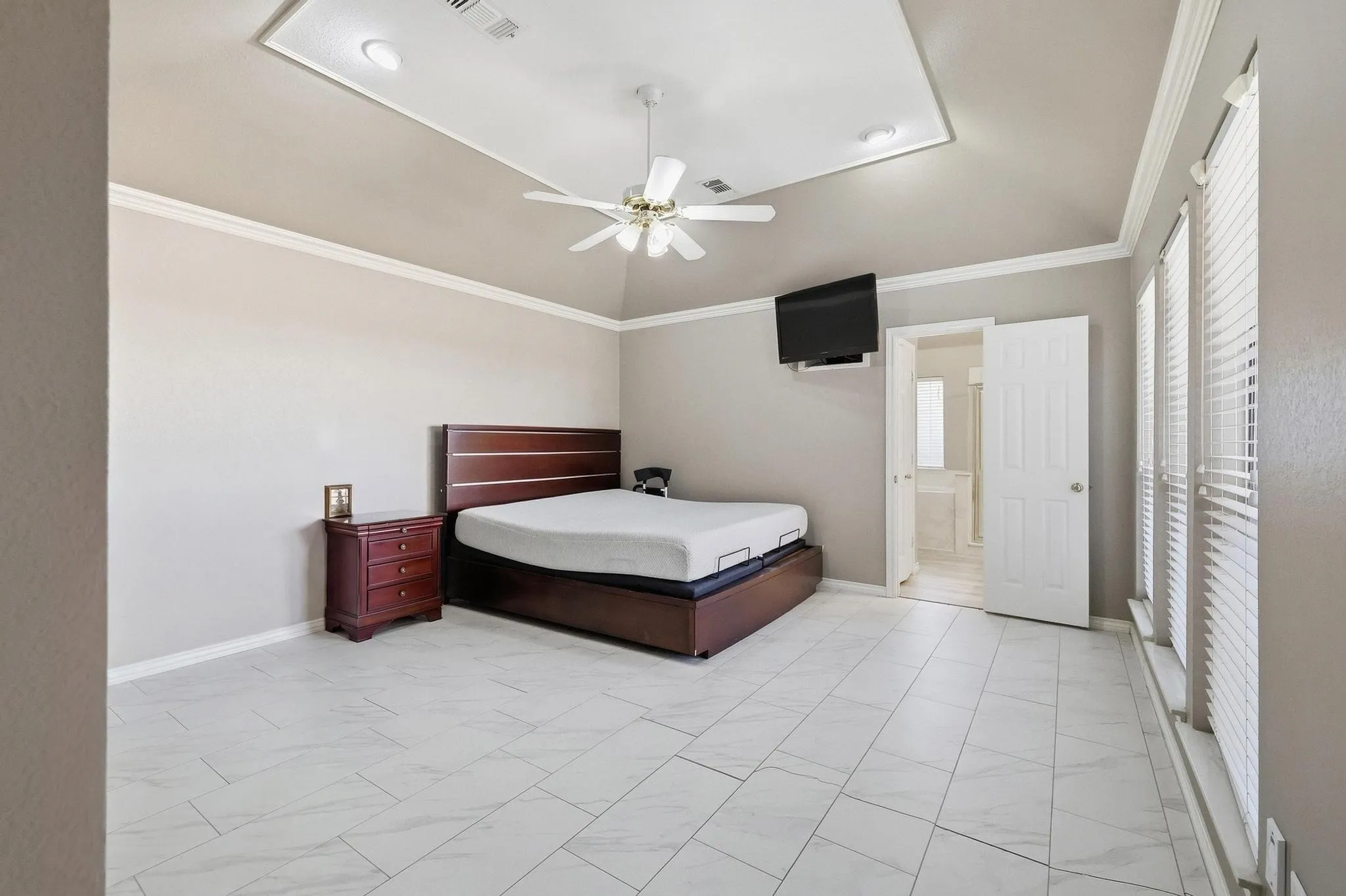Single Family Residence For Sale in Denton County , 3212 Staghorn Circle, Denton, Texas 76208, 3 Bedroom, 2 Bathroom, 3 Garage spaces, 1,986 Sqft, built in 1996, mls#21391946, Real Estate Agent in Denton, Homes For Sale in Denton county, Homes For Sale in Denton, Realtor in Denton Texas, Real Estate Brokerage Independent Realty Texas, Luminita Cordes Realtor