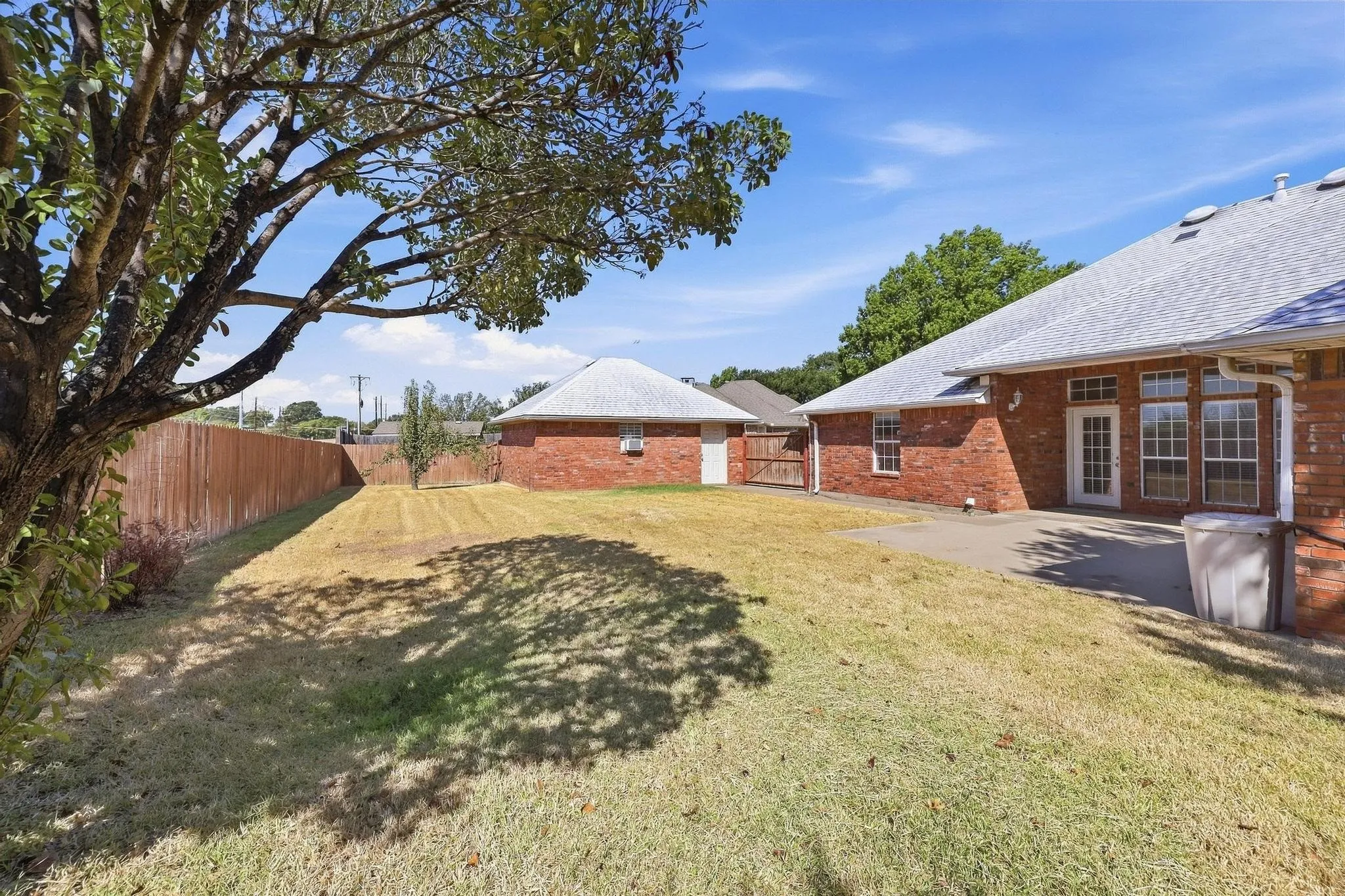 Single Family Residence For Sale in Denton County , 3212 Staghorn Circle, Denton, Texas 76208, 3 Bedroom, 2 Bathroom, 3 Garage spaces, 1,986 Sqft, built in 1996, mls#21391946, Real Estate Agent in Denton, Homes For Sale in Denton county, Homes For Sale in Denton, Realtor in Denton Texas, Real Estate Brokerage Independent Realty Texas, Luminita Cordes Realtor