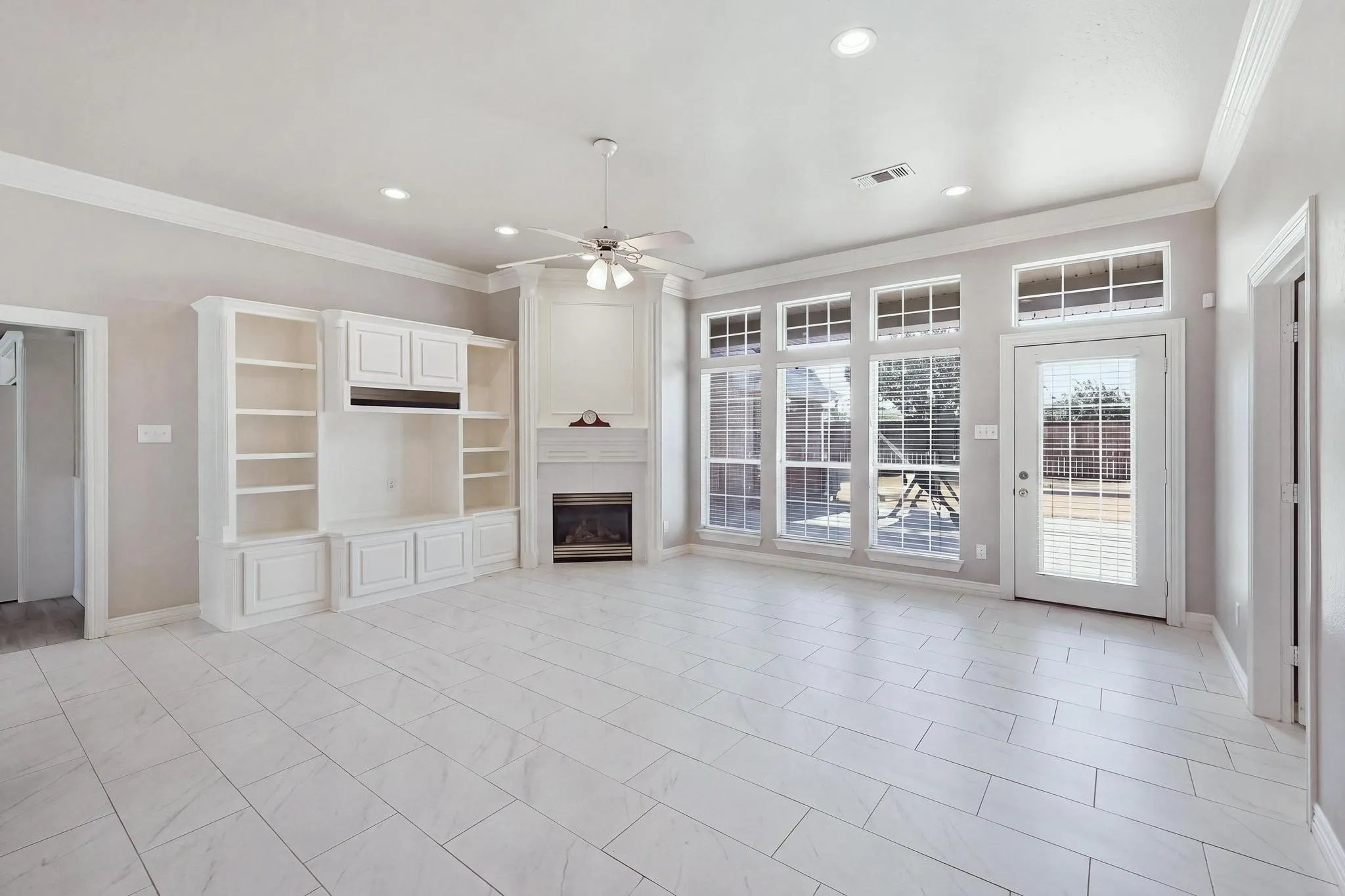 Single Family Residence For Sale in Denton County , 3212 Staghorn Circle, Denton, Texas 76208, 3 Bedroom, 2 Bathroom, 3 Garage spaces, 1,986 Sqft, built in 1996, mls#21391946, Real Estate Agent in Denton, Homes For Sale in Denton county, Homes For Sale in Denton, Realtor in Denton Texas, Real Estate Brokerage Independent Realty Texas, Luminita Cordes Realtor