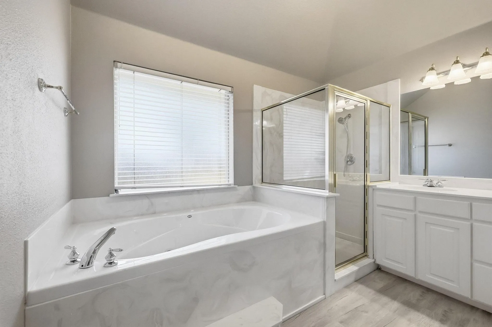 Single Family Residence For Sale in Denton County , 3212 Staghorn Circle, Denton, Texas 76208, 3 Bedroom, 2 Bathroom, 3 Garage spaces, 1,986 Sqft, built in 1996, mls#21391946, Real Estate Agent in Denton, Homes For Sale in Denton county, Homes For Sale in Denton, Realtor in Denton Texas, Real Estate Brokerage Independent Realty Texas, Luminita Cordes Realtor