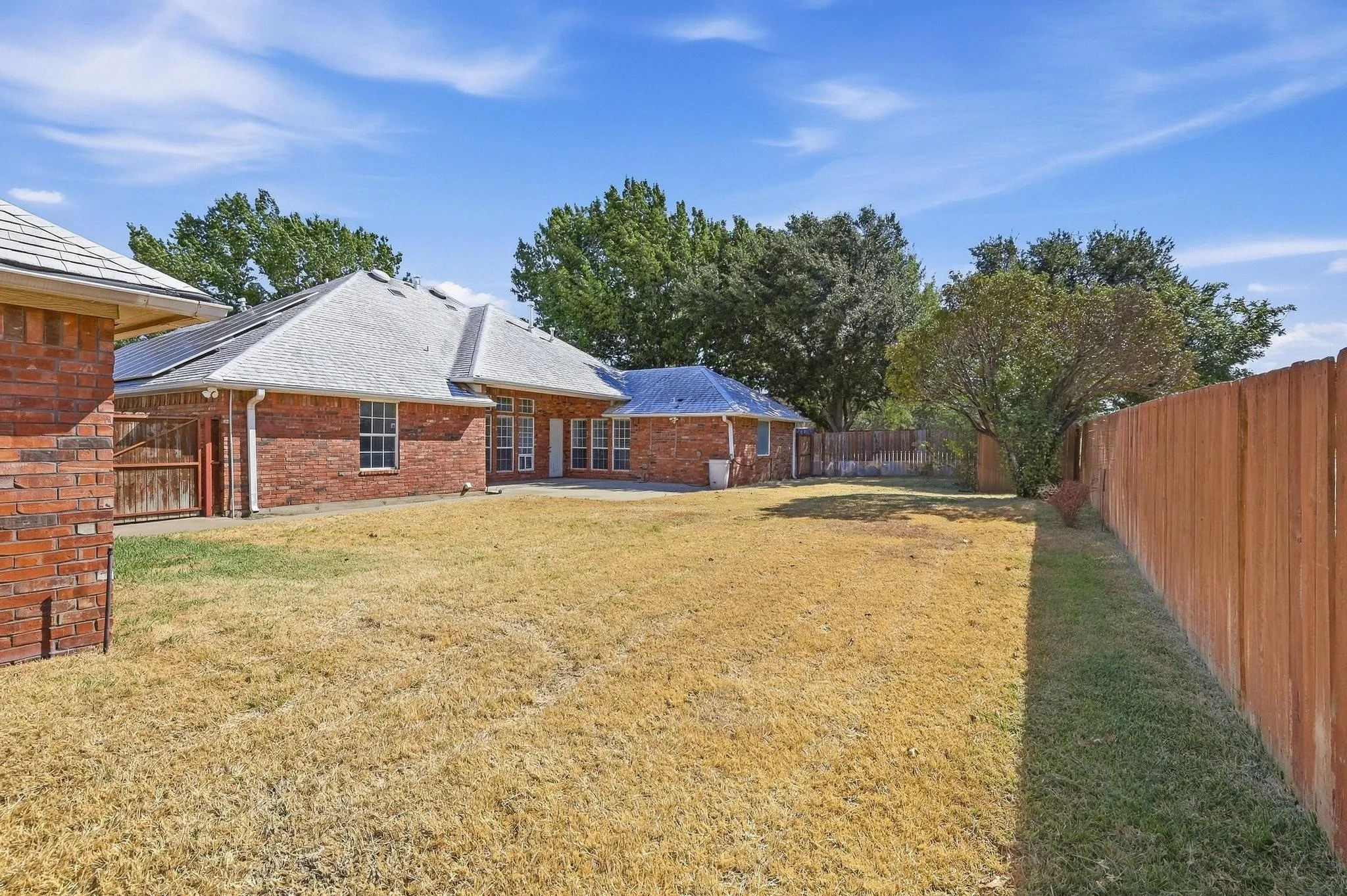 Single Family Residence For Sale in Denton County , 3212 Staghorn Circle, Denton, Texas 76208, 3 Bedroom, 2 Bathroom, 3 Garage spaces, 1,986 Sqft, built in 1996, mls#21391946, Real Estate Agent in Denton, Homes For Sale in Denton county, Homes For Sale in Denton, Realtor in Denton Texas, Real Estate Brokerage Independent Realty Texas, Luminita Cordes Realtor