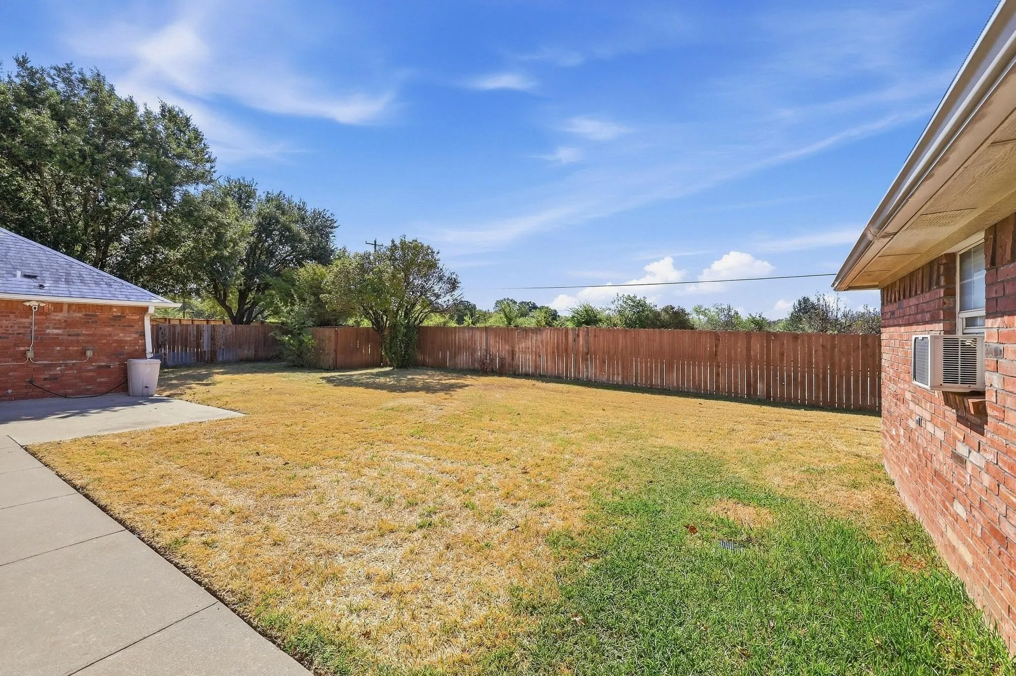 Single Family Residence For Sale in Denton County , 3212 Staghorn Circle, Denton, Texas 76208, 3 Bedroom, 2 Bathroom, 3 Garage spaces, 1,986 Sqft, built in 1996, mls#21391946, Real Estate Agent in Denton, Homes For Sale in Denton county, Homes For Sale in Denton, Realtor in Denton Texas, Real Estate Brokerage Independent Realty Texas, Luminita Cordes Realtor