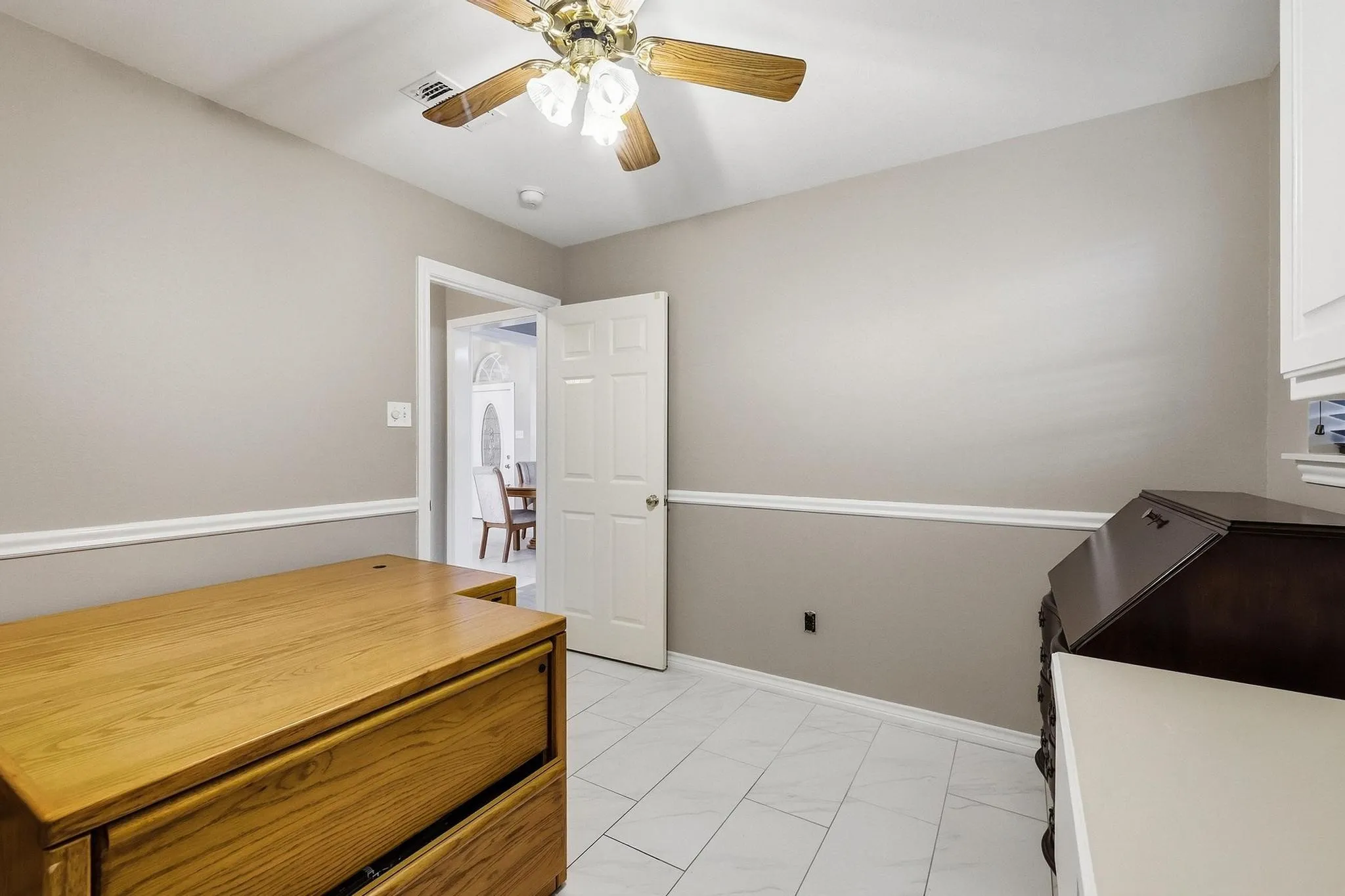 Single Family Residence For Sale in Denton County , 3212 Staghorn Circle, Denton, Texas 76208, 3 Bedroom, 2 Bathroom, 3 Garage spaces, 1,986 Sqft, built in 1996, mls#21391946, Real Estate Agent in Denton, Homes For Sale in Denton county, Homes For Sale in Denton, Realtor in Denton Texas, Real Estate Brokerage Independent Realty Texas, Luminita Cordes Realtor