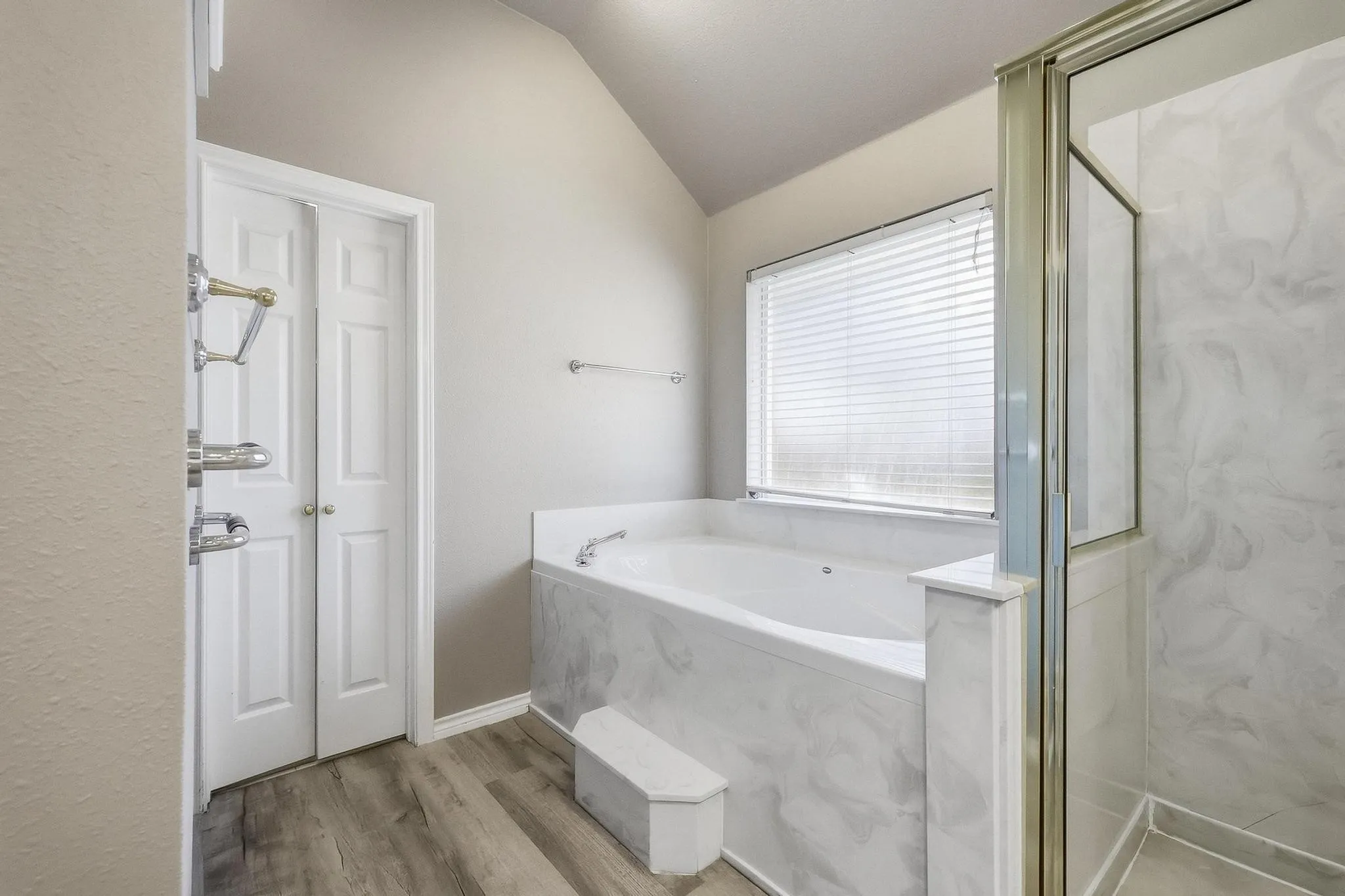 Single Family Residence For Sale in Denton County , 3212 Staghorn Circle, Denton, Texas 76208, 3 Bedroom, 2 Bathroom, 3 Garage spaces, 1,986 Sqft, built in 1996, mls#21391946, Real Estate Agent in Denton, Homes For Sale in Denton county, Homes For Sale in Denton, Realtor in Denton Texas, Real Estate Brokerage Independent Realty Texas, Luminita Cordes Realtor