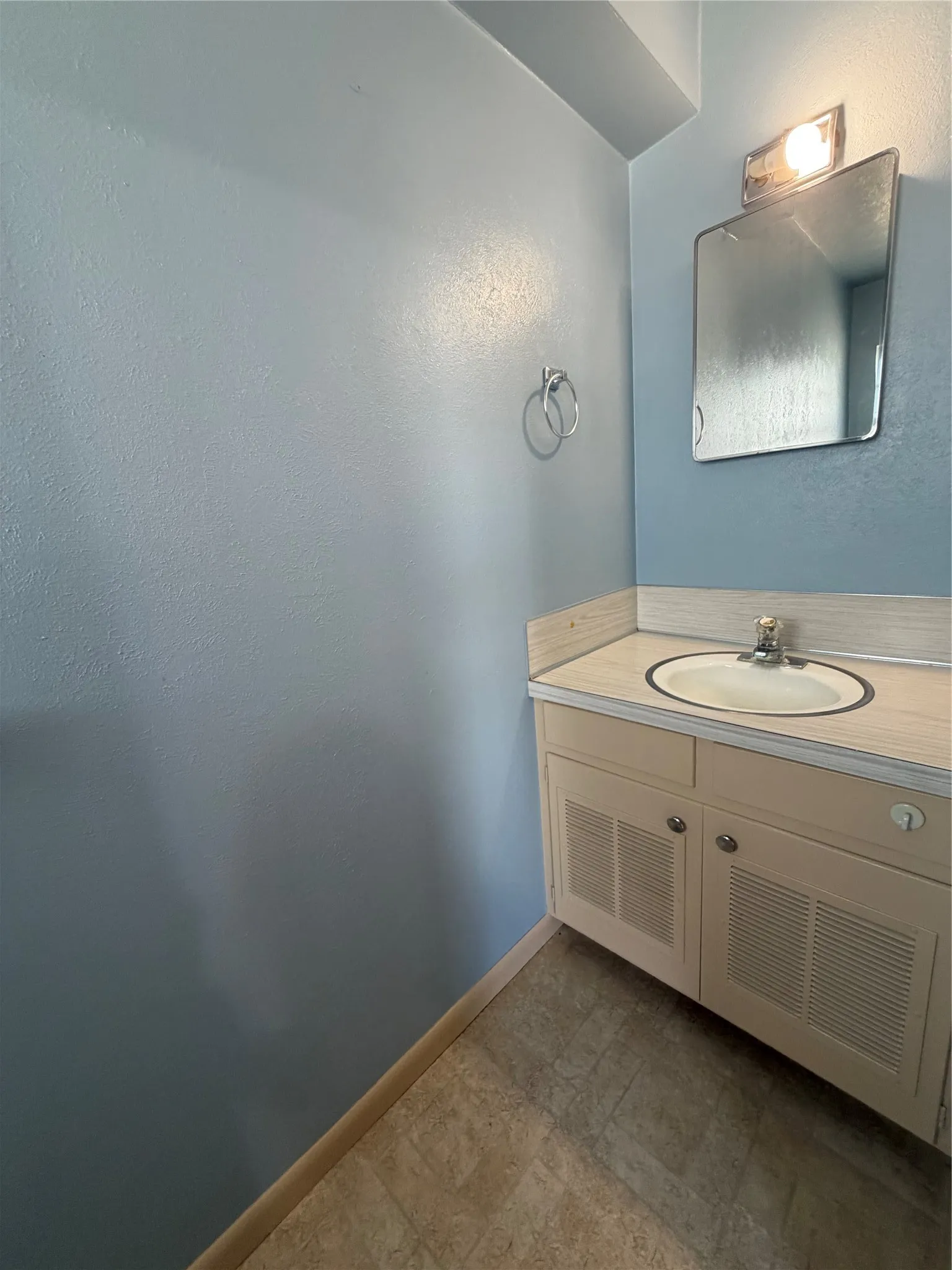 Single Family Residence For Sale in Baylor County , 408 W Morris Street, Seymour, Texas 76380, 3 Bedroom, 3 Bathroom, 2 Garage spaces, 2,402 Sqft, built in 1965, mls#21392609, Real Estate Agent in Seymour, Homes For Sale in Baylor county, Homes For Sale in Seymour, Realtor in Seymour Texas, Real Estate Brokerage Independent Realty Texas, Luminita Cordes Realtor