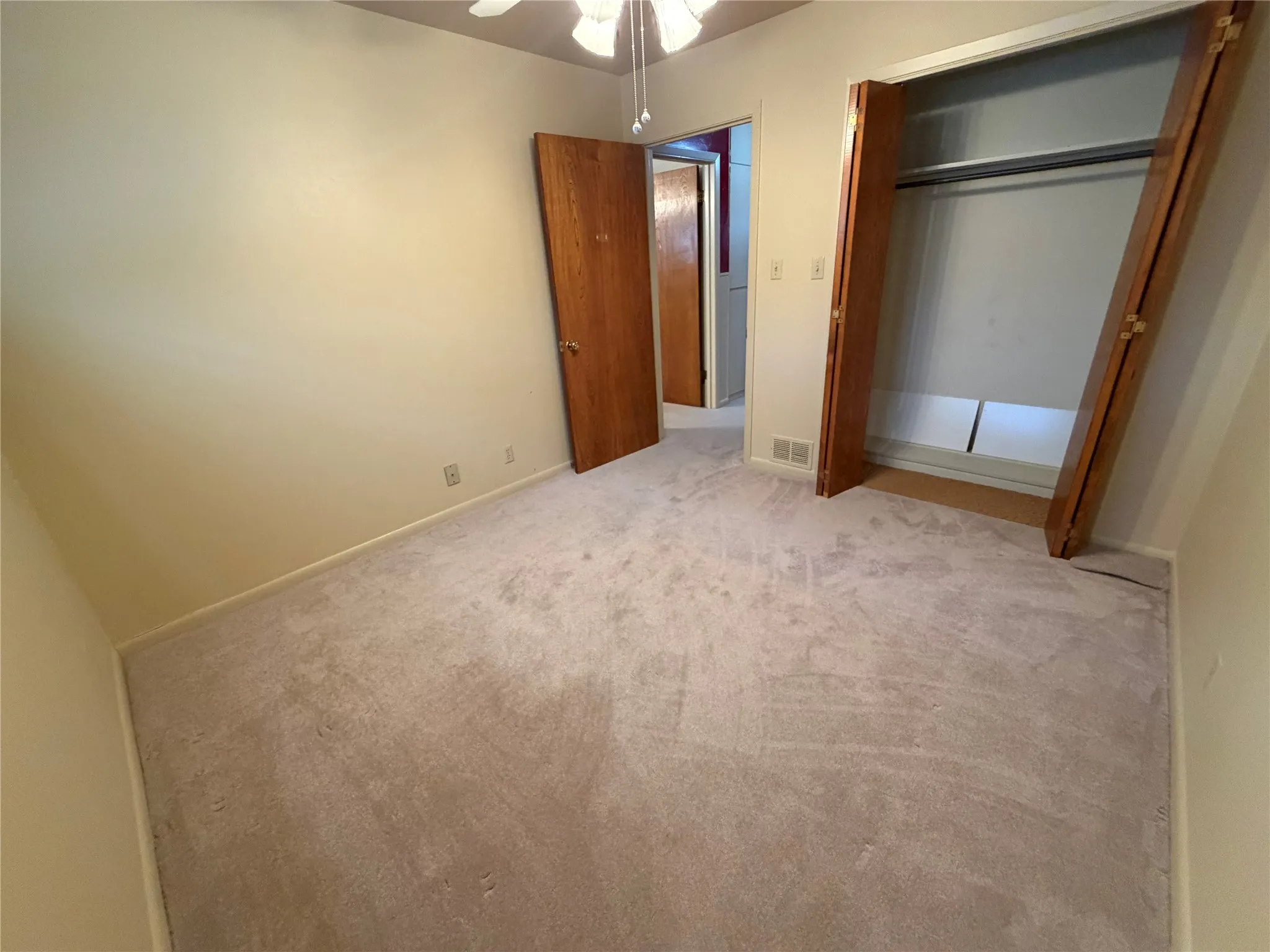 Single Family Residence For Sale in Baylor County , 408 W Morris Street, Seymour, Texas 76380, 3 Bedroom, 3 Bathroom, 2 Garage spaces, 2,402 Sqft, built in 1965, mls#21392609, Real Estate Agent in Seymour, Homes For Sale in Baylor county, Homes For Sale in Seymour, Realtor in Seymour Texas, Real Estate Brokerage Independent Realty Texas, Luminita Cordes Realtor