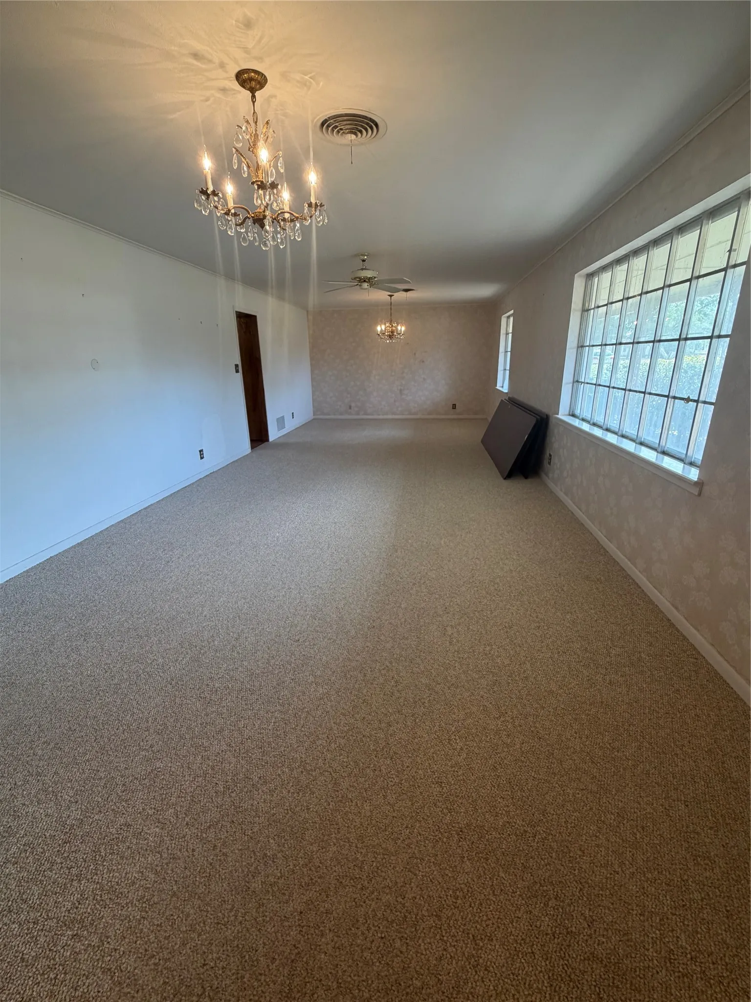 Single Family Residence For Sale in Baylor County , 408 W Morris Street, Seymour, Texas 76380, 3 Bedroom, 3 Bathroom, 2 Garage spaces, 2,402 Sqft, built in 1965, mls#21392609, Real Estate Agent in Seymour, Homes For Sale in Baylor county, Homes For Sale in Seymour, Realtor in Seymour Texas, Real Estate Brokerage Independent Realty Texas, Luminita Cordes Realtor