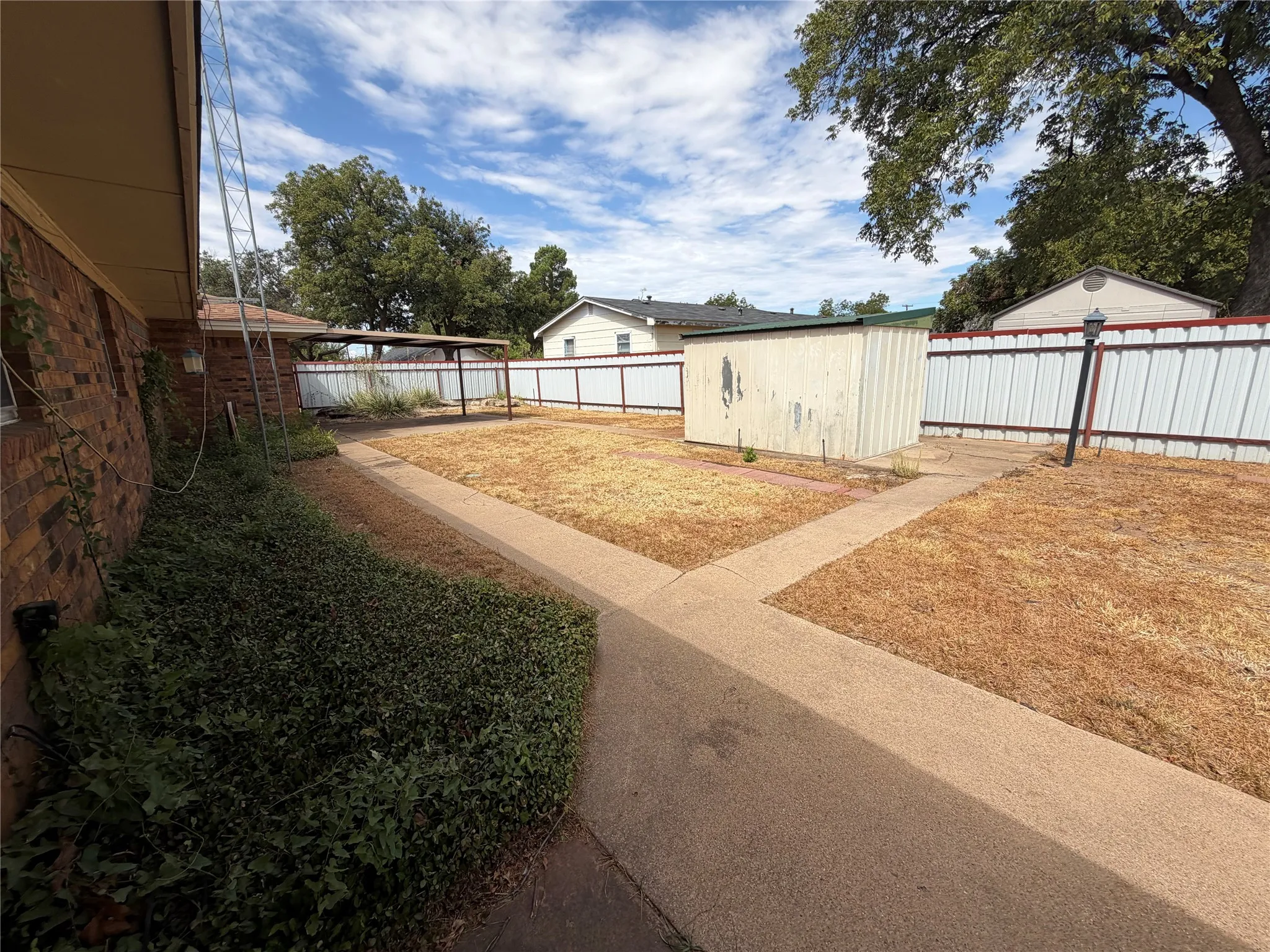 Single Family Residence For Sale in Baylor County , 408 W Morris Street, Seymour, Texas 76380, 3 Bedroom, 3 Bathroom, 2 Garage spaces, 2,402 Sqft, built in 1965, mls#21392609, Real Estate Agent in Seymour, Homes For Sale in Baylor county, Homes For Sale in Seymour, Realtor in Seymour Texas, Real Estate Brokerage Independent Realty Texas, Luminita Cordes Realtor