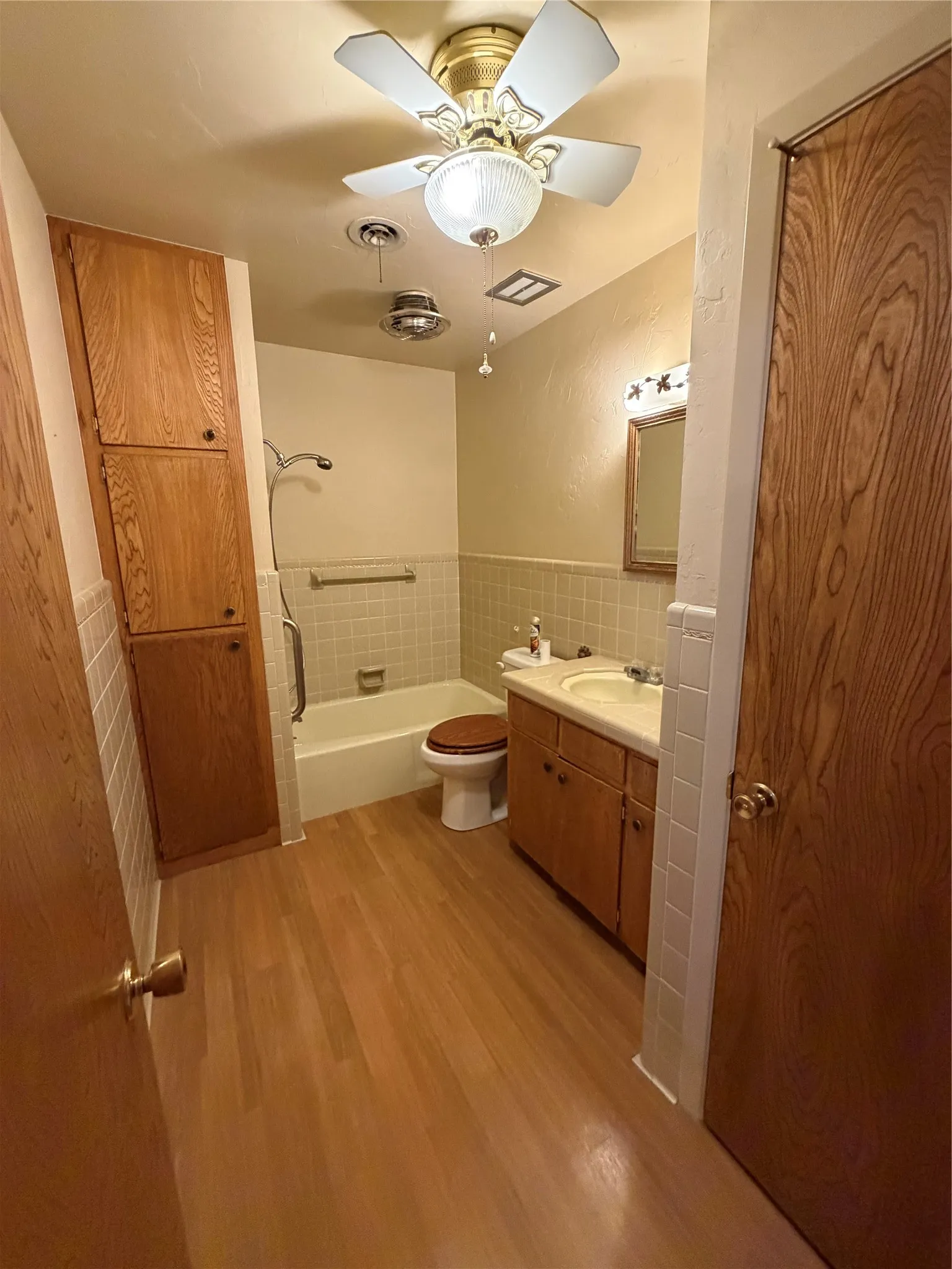 Single Family Residence For Sale in Baylor County , 408 W Morris Street, Seymour, Texas 76380, 3 Bedroom, 3 Bathroom, 2 Garage spaces, 2,402 Sqft, built in 1965, mls#21392609, Real Estate Agent in Seymour, Homes For Sale in Baylor county, Homes For Sale in Seymour, Realtor in Seymour Texas, Real Estate Brokerage Independent Realty Texas, Luminita Cordes Realtor