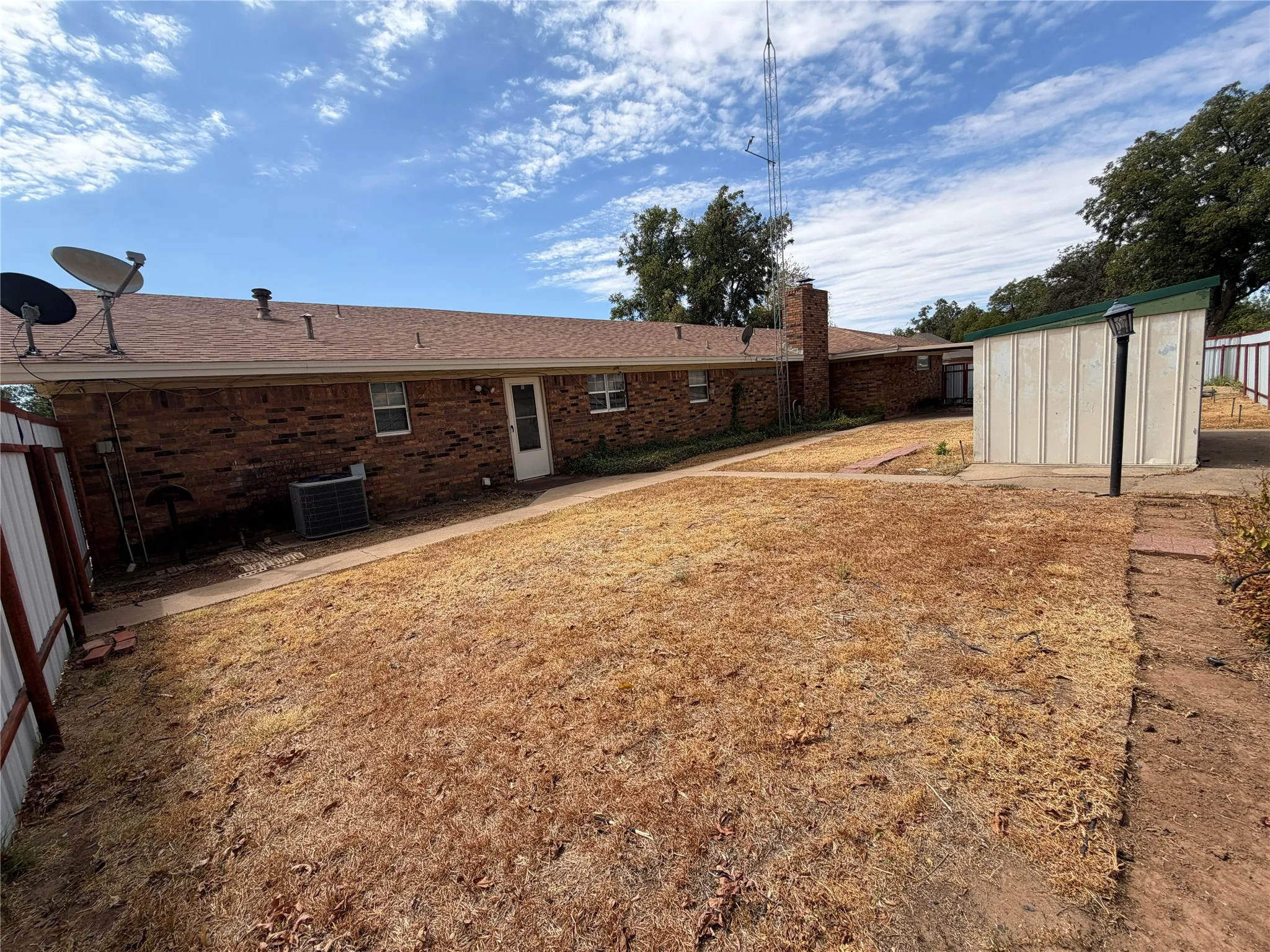 Single Family Residence For Sale in Baylor County , 408 W Morris Street, Seymour, Texas 76380, 3 Bedroom, 3 Bathroom, 2 Garage spaces, 2,402 Sqft, built in 1965, mls#21392609, Real Estate Agent in Seymour, Homes For Sale in Baylor county, Homes For Sale in Seymour, Realtor in Seymour Texas, Real Estate Brokerage Independent Realty Texas, Luminita Cordes Realtor
