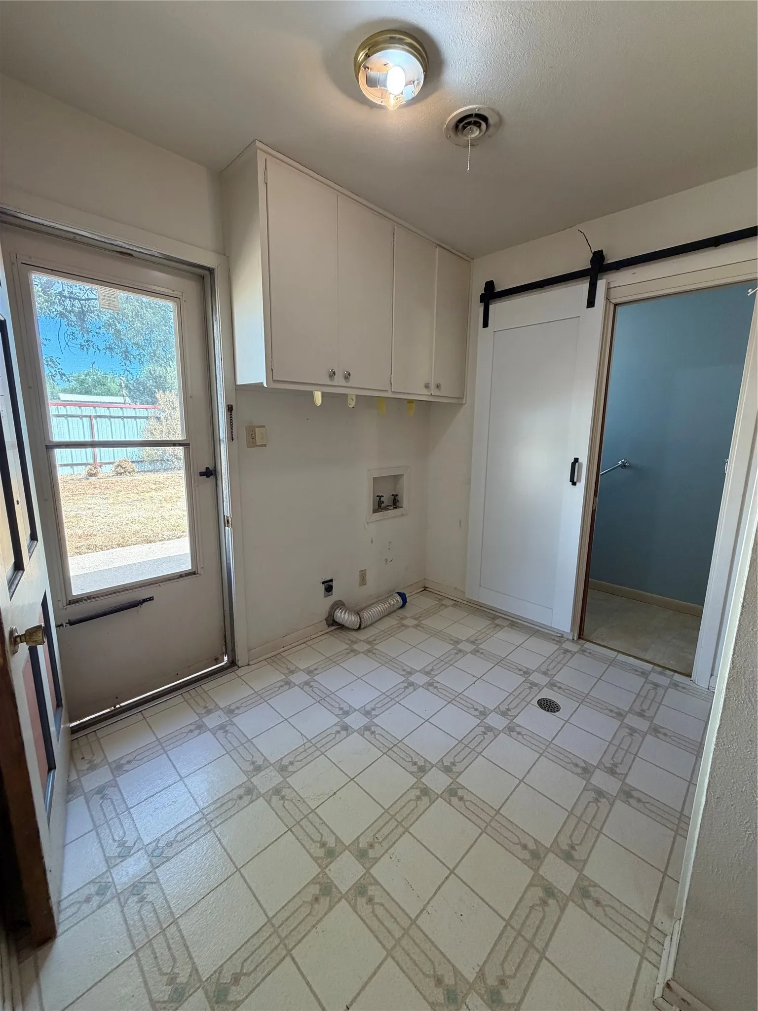 Single Family Residence For Sale in Baylor County , 408 W Morris Street, Seymour, Texas 76380, 3 Bedroom, 3 Bathroom, 2 Garage spaces, 2,402 Sqft, built in 1965, mls#21392609, Real Estate Agent in Seymour, Homes For Sale in Baylor county, Homes For Sale in Seymour, Realtor in Seymour Texas, Real Estate Brokerage Independent Realty Texas, Luminita Cordes Realtor