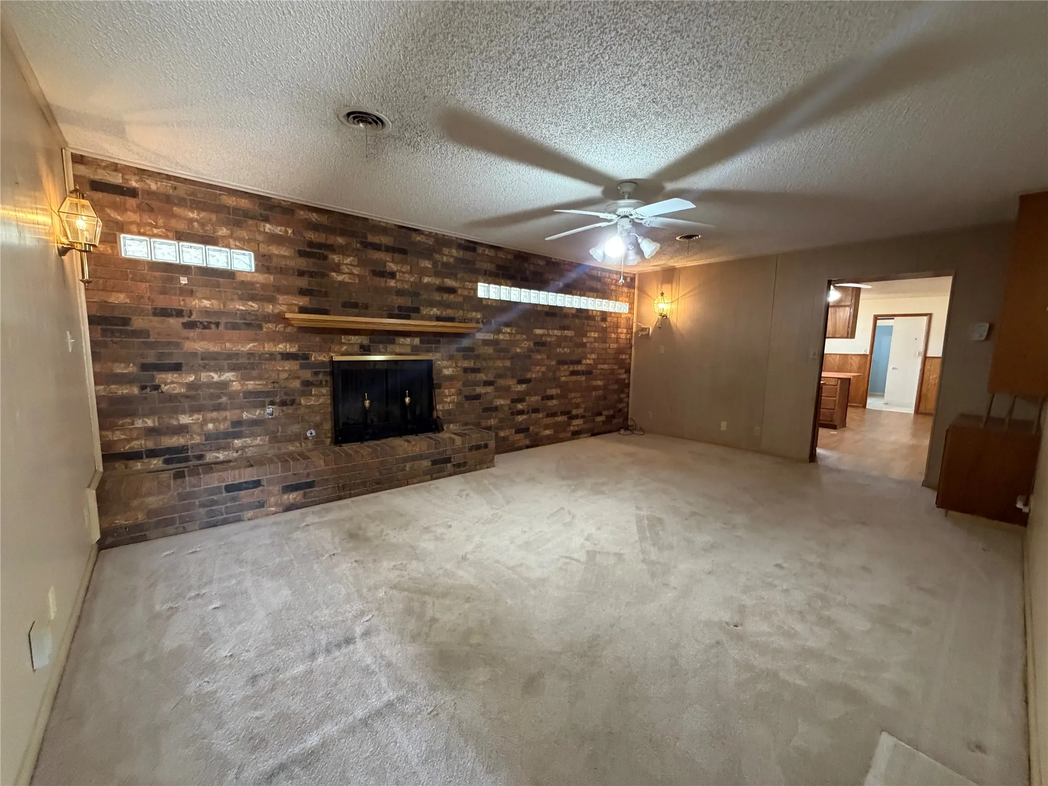 Single Family Residence For Sale in Baylor County , 408 W Morris Street, Seymour, Texas 76380, 3 Bedroom, 3 Bathroom, 2 Garage spaces, 2,402 Sqft, built in 1965, mls#21392609, Real Estate Agent in Seymour, Homes For Sale in Baylor county, Homes For Sale in Seymour, Realtor in Seymour Texas, Real Estate Brokerage Independent Realty Texas, Luminita Cordes Realtor