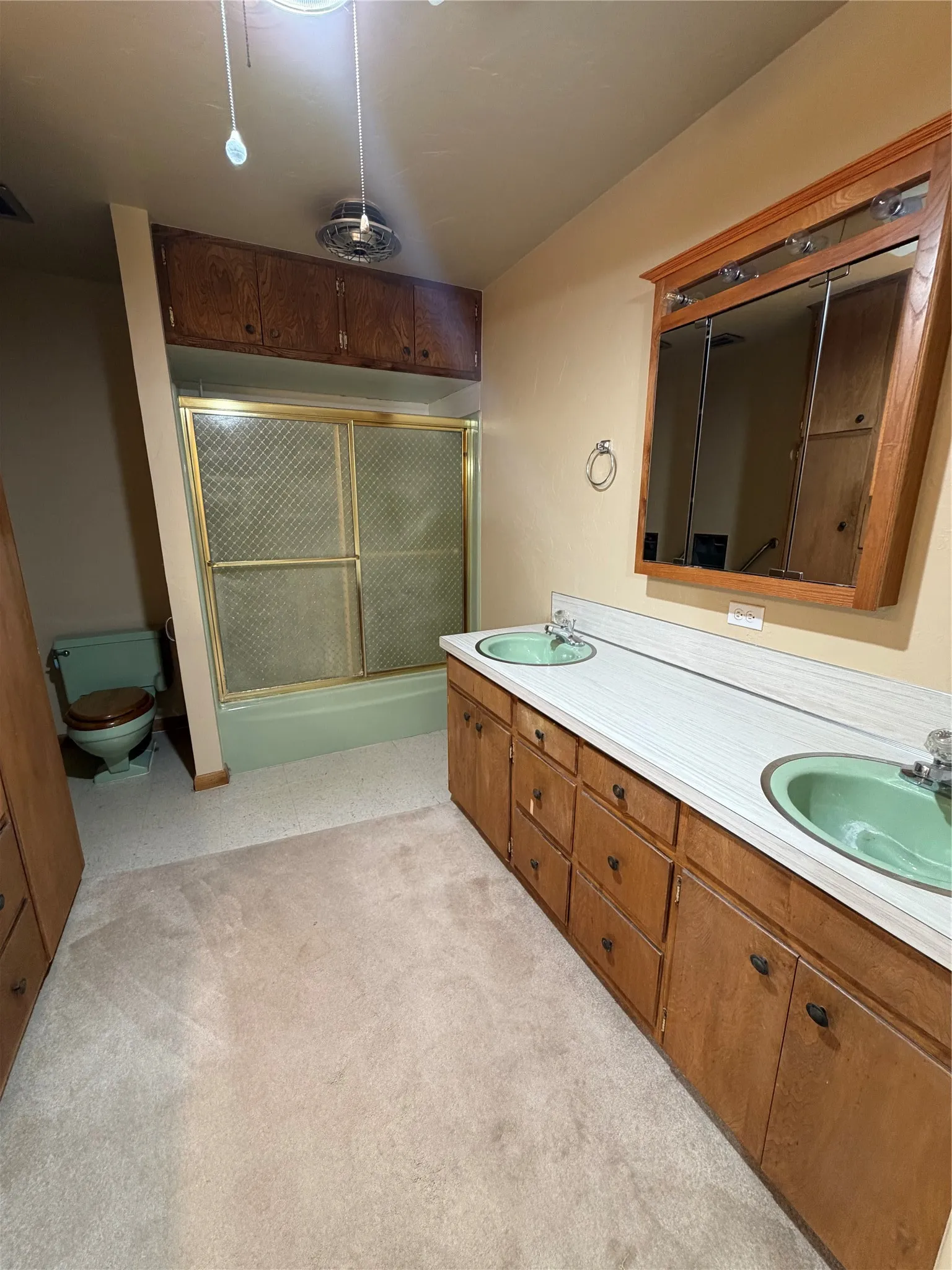 Single Family Residence For Sale in Baylor County , 408 W Morris Street, Seymour, Texas 76380, 3 Bedroom, 3 Bathroom, 2 Garage spaces, 2,402 Sqft, built in 1965, mls#21392609, Real Estate Agent in Seymour, Homes For Sale in Baylor county, Homes For Sale in Seymour, Realtor in Seymour Texas, Real Estate Brokerage Independent Realty Texas, Luminita Cordes Realtor