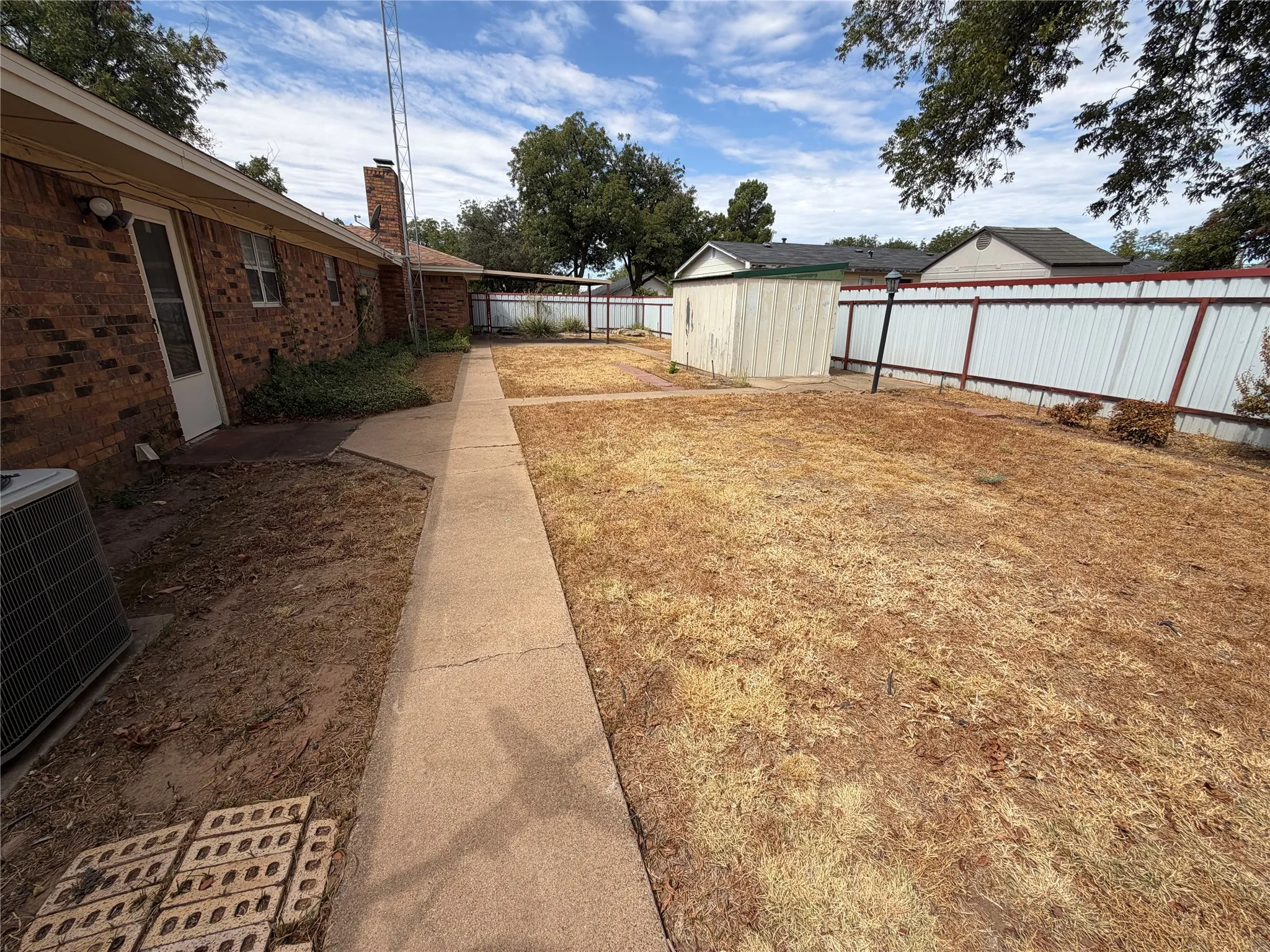 Single Family Residence For Sale in Baylor County , 408 W Morris Street, Seymour, Texas 76380, 3 Bedroom, 3 Bathroom, 2 Garage spaces, 2,402 Sqft, built in 1965, mls#21392609, Real Estate Agent in Seymour, Homes For Sale in Baylor county, Homes For Sale in Seymour, Realtor in Seymour Texas, Real Estate Brokerage Independent Realty Texas, Luminita Cordes Realtor