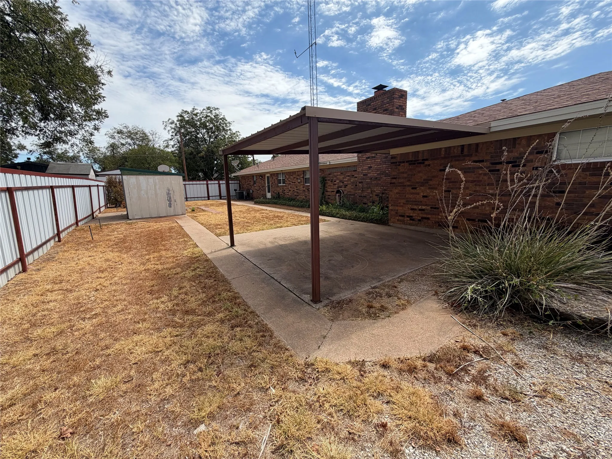 Single Family Residence For Sale in Baylor County , 408 W Morris Street, Seymour, Texas 76380, 3 Bedroom, 3 Bathroom, 2 Garage spaces, 2,402 Sqft, built in 1965, mls#21392609, Real Estate Agent in Seymour, Homes For Sale in Baylor county, Homes For Sale in Seymour, Realtor in Seymour Texas, Real Estate Brokerage Independent Realty Texas, Luminita Cordes Realtor
