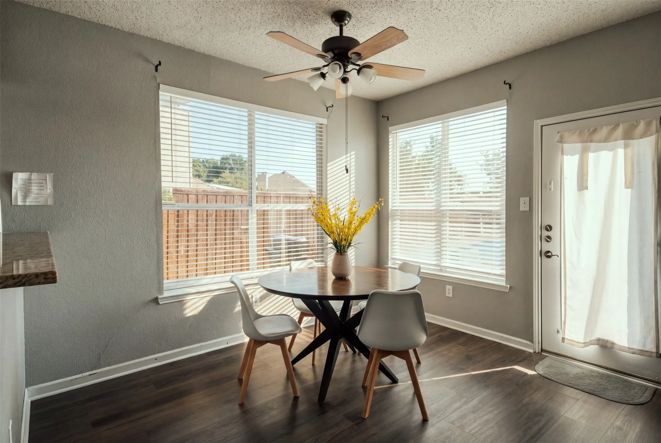Single Family Residence For Rent in Denton County , 1424 Sunswept Terrace, Lewisville, Texas 75077, 4 Bedroom, 3 Bathroom, 2 Garage spaces, 2,479 Sqft, built in 1996, mls#21392629, Real Estate Agent in Lewisville, Homes For Rent in Denton county, Homes For Rent in Lewisville, Realtor in Lewisville Texas, Real Estate Brokerage Independent Realty Texas, Luminita Cordes Realtor