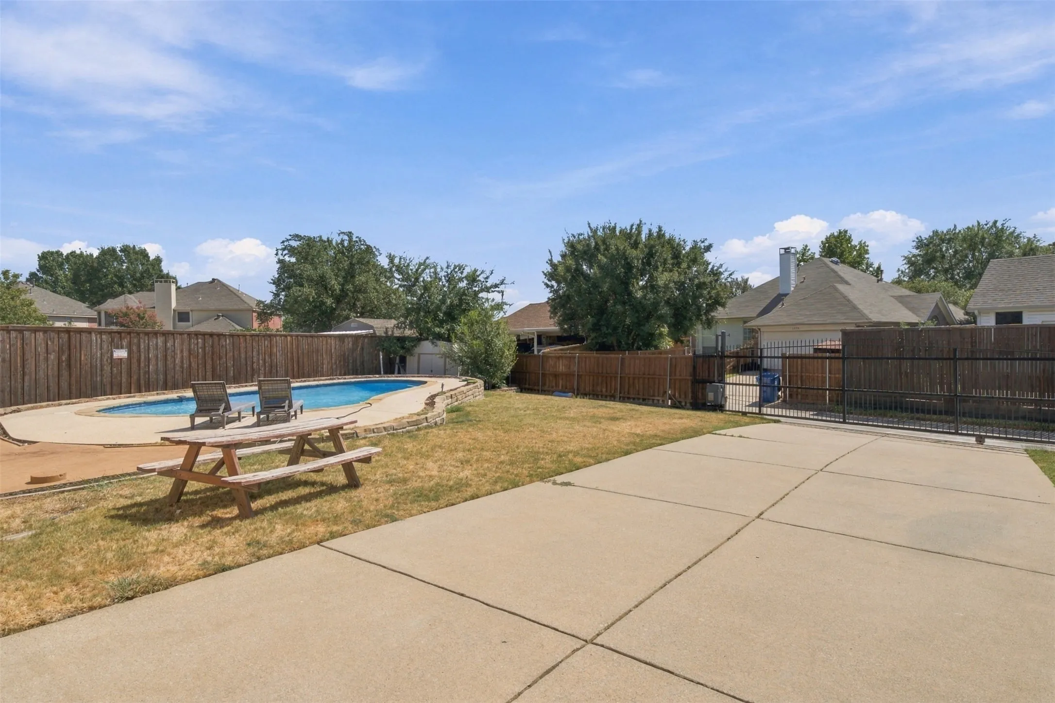 Single Family Residence For Rent in Denton County , 1424 Sunswept Terrace, Lewisville, Texas 75077, 4 Bedroom, 3 Bathroom, 2 Garage spaces, 2,479 Sqft, built in 1996, mls#21392629, Real Estate Agent in Lewisville, Homes For Rent in Denton county, Homes For Rent in Lewisville, Realtor in Lewisville Texas, Real Estate Brokerage Independent Realty Texas, Luminita Cordes Realtor