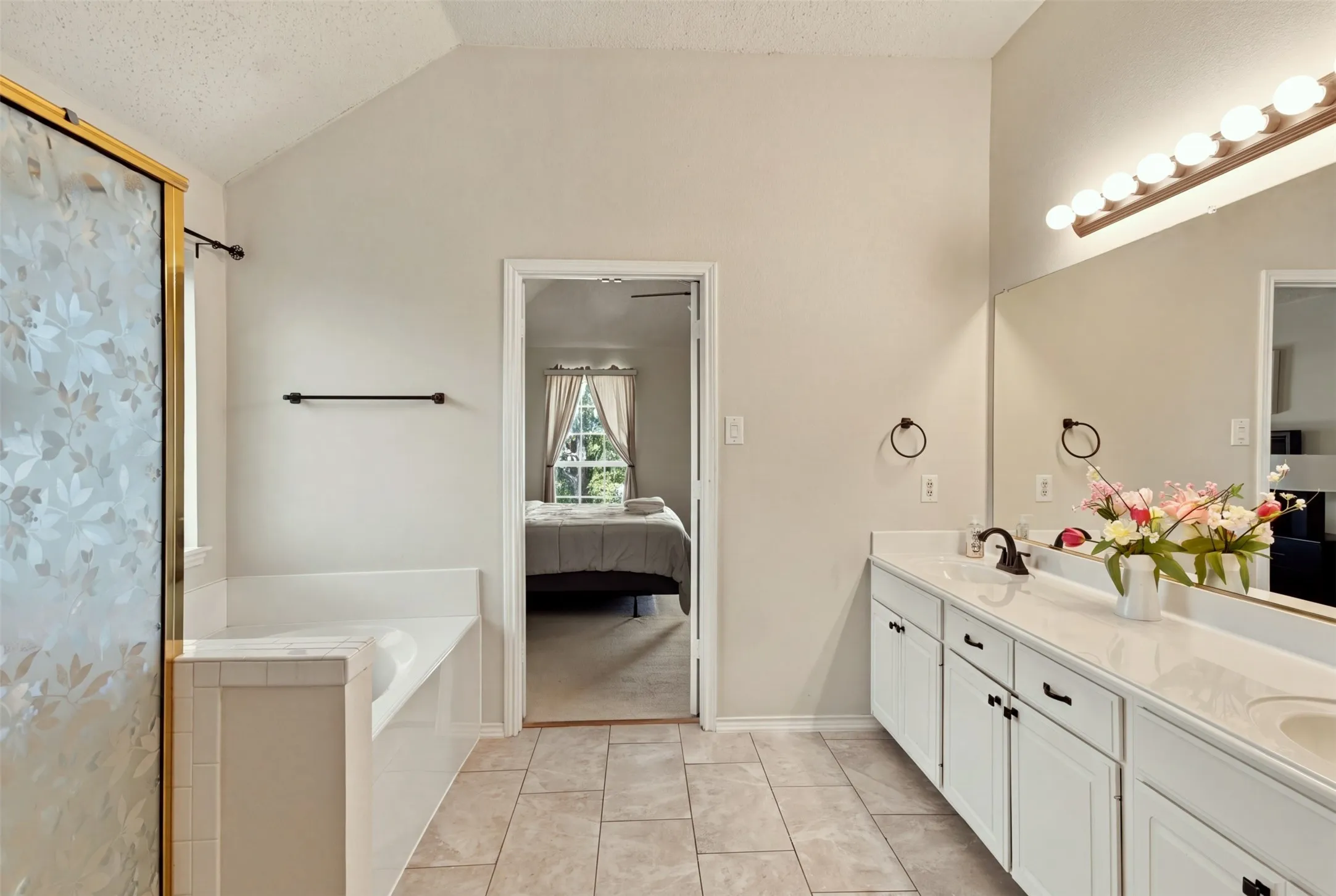 Single Family Residence For Rent in Denton County , 1424 Sunswept Terrace, Lewisville, Texas 75077, 4 Bedroom, 3 Bathroom, 2 Garage spaces, 2,479 Sqft, built in 1996, mls#21392629, Real Estate Agent in Lewisville, Homes For Rent in Denton county, Homes For Rent in Lewisville, Realtor in Lewisville Texas, Real Estate Brokerage Independent Realty Texas, Luminita Cordes Realtor