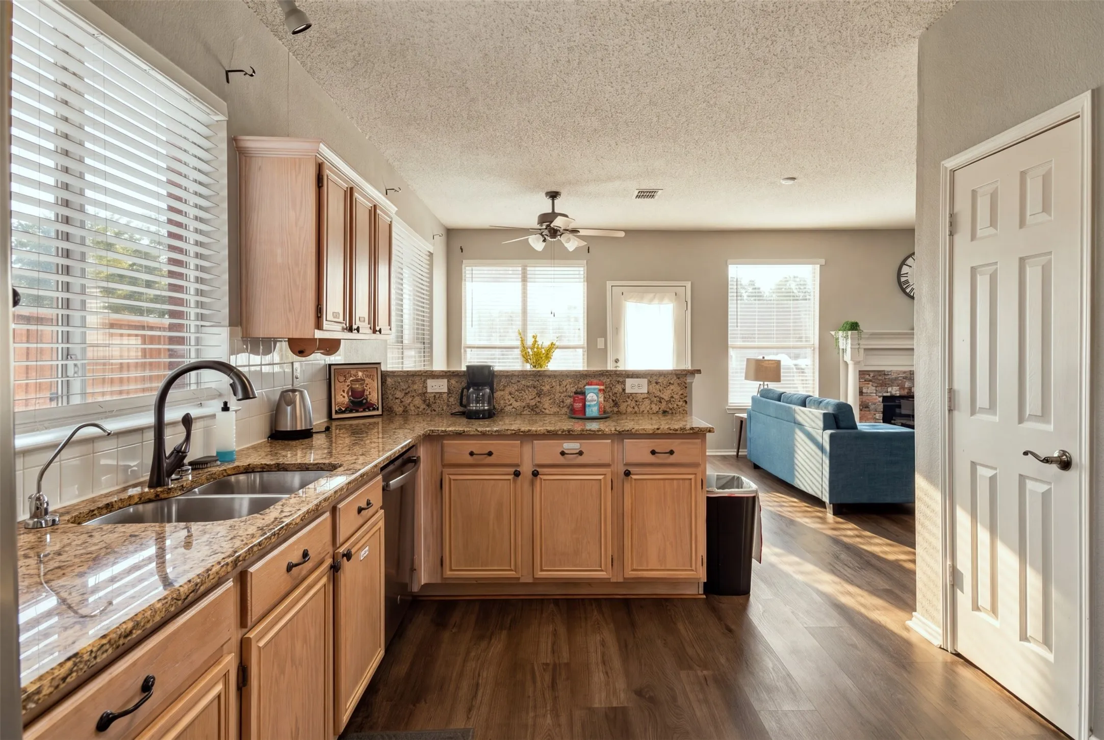 Single Family Residence For Rent in Denton County , 1424 Sunswept Terrace, Lewisville, Texas 75077, 4 Bedroom, 3 Bathroom, 2 Garage spaces, 2,479 Sqft, built in 1996, mls#21392629, Real Estate Agent in Lewisville, Homes For Rent in Denton county, Homes For Rent in Lewisville, Realtor in Lewisville Texas, Real Estate Brokerage Independent Realty Texas, Luminita Cordes Realtor
