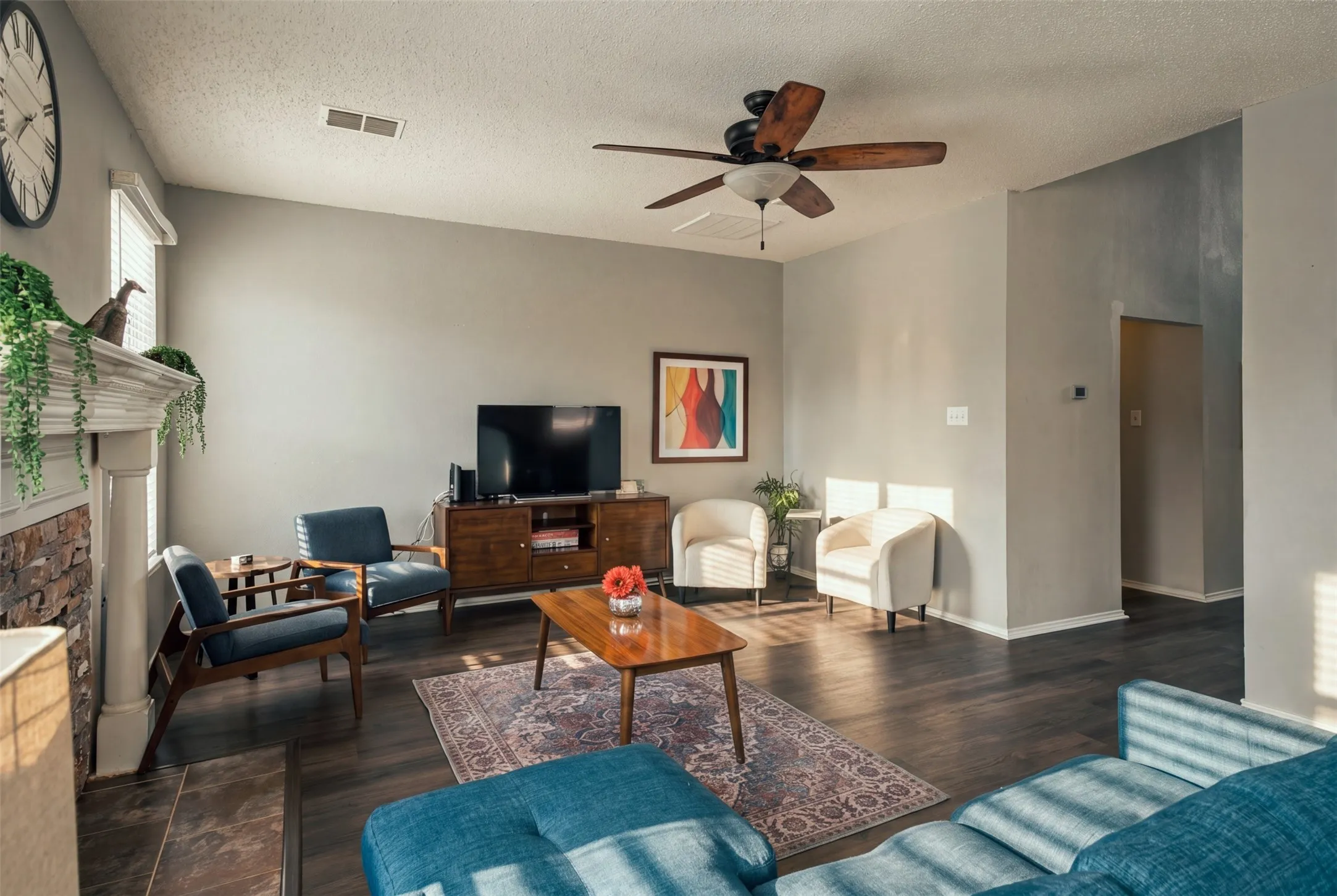 Single Family Residence For Rent in Denton County , 1424 Sunswept Terrace, Lewisville, Texas 75077, 4 Bedroom, 3 Bathroom, 2 Garage spaces, 2,479 Sqft, built in 1996, mls#21392629, Real Estate Agent in Lewisville, Homes For Rent in Denton county, Homes For Rent in Lewisville, Realtor in Lewisville Texas, Real Estate Brokerage Independent Realty Texas, Luminita Cordes Realtor