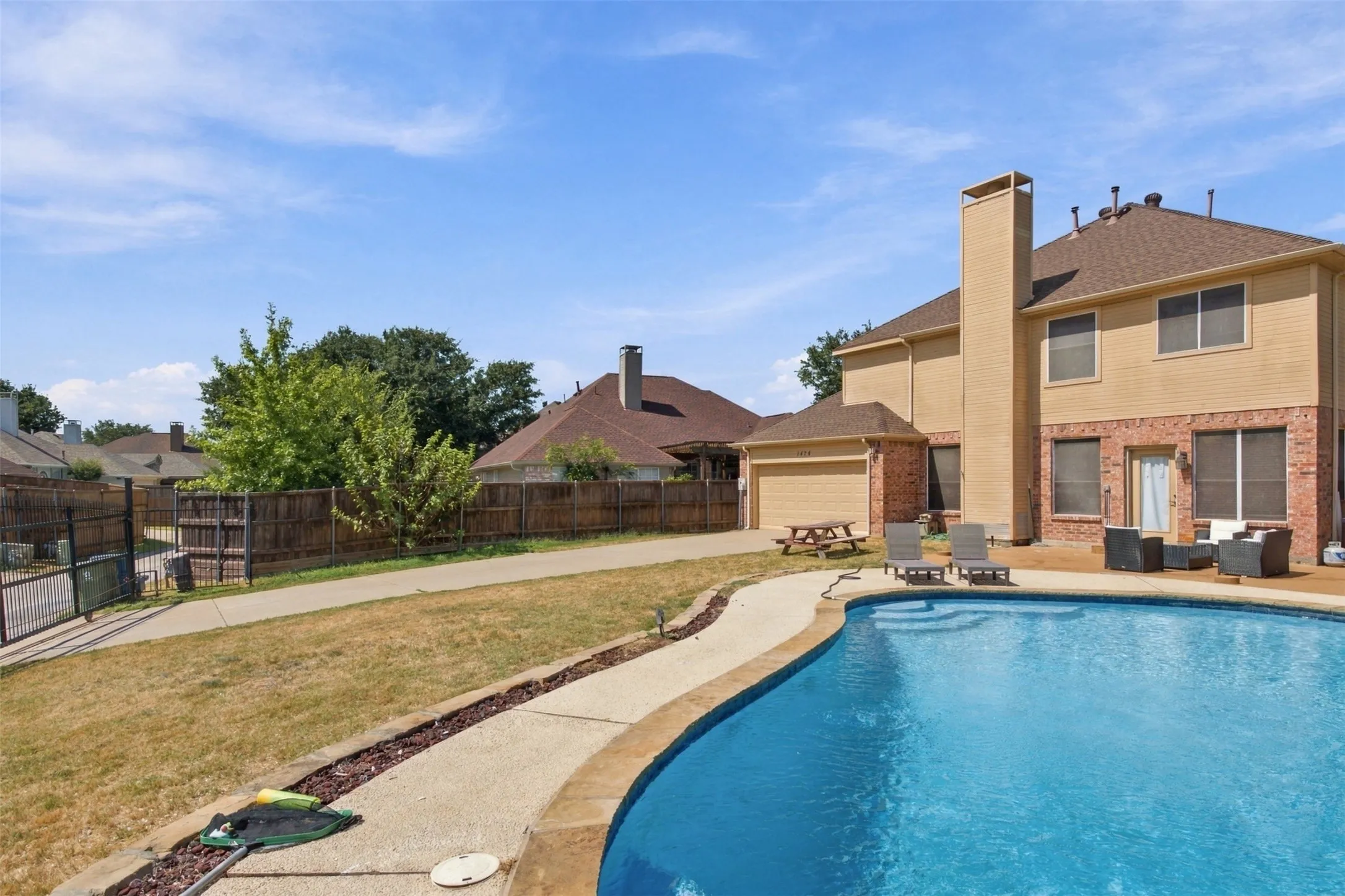 Single Family Residence For Rent in Denton County , 1424 Sunswept Terrace, Lewisville, Texas 75077, 4 Bedroom, 3 Bathroom, 2 Garage spaces, 2,479 Sqft, built in 1996, mls#21392629, Real Estate Agent in Lewisville, Homes For Rent in Denton county, Homes For Rent in Lewisville, Realtor in Lewisville Texas, Real Estate Brokerage Independent Realty Texas, Luminita Cordes Realtor