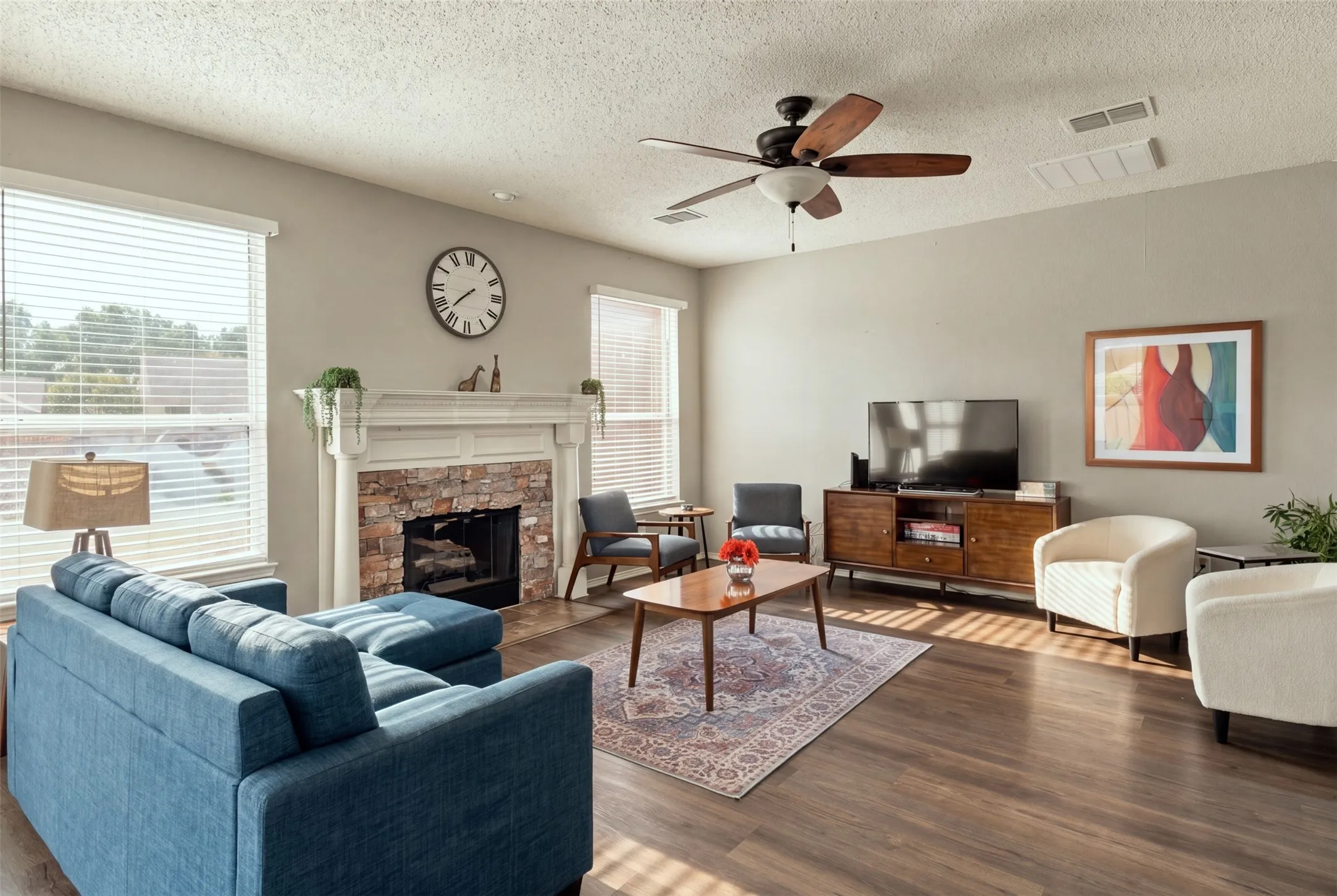 Single Family Residence For Rent in Denton County , 1424 Sunswept Terrace, Lewisville, Texas 75077, 4 Bedroom, 3 Bathroom, 2 Garage spaces, 2,479 Sqft, built in 1996, mls#21392629, Real Estate Agent in Lewisville, Homes For Rent in Denton county, Homes For Rent in Lewisville, Realtor in Lewisville Texas, Real Estate Brokerage Independent Realty Texas, Luminita Cordes Realtor