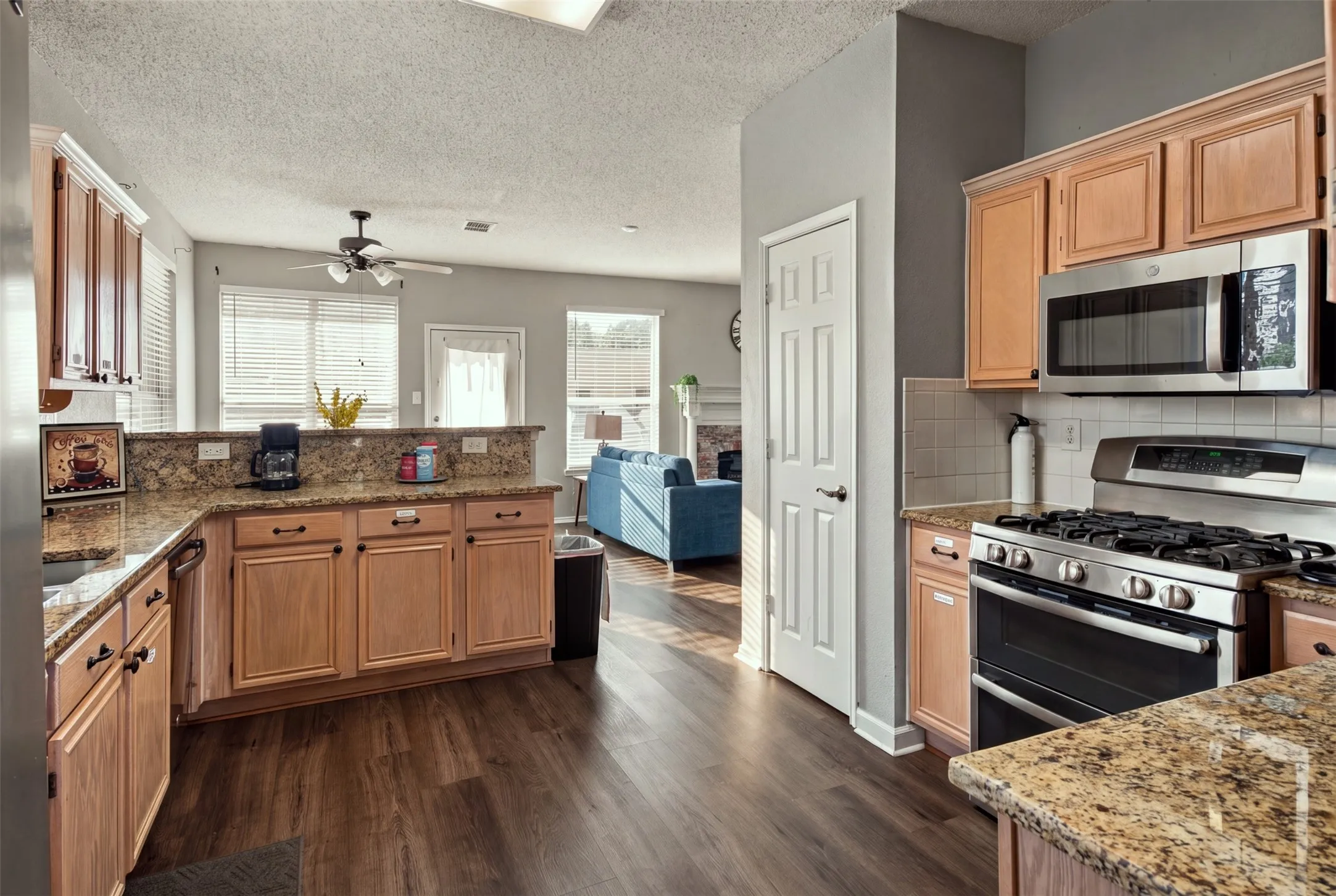 Single Family Residence For Rent in Denton County , 1424 Sunswept Terrace, Lewisville, Texas 75077, 4 Bedroom, 3 Bathroom, 2 Garage spaces, 2,479 Sqft, built in 1996, mls#21392629, Real Estate Agent in Lewisville, Homes For Rent in Denton county, Homes For Rent in Lewisville, Realtor in Lewisville Texas, Real Estate Brokerage Independent Realty Texas, Luminita Cordes Realtor