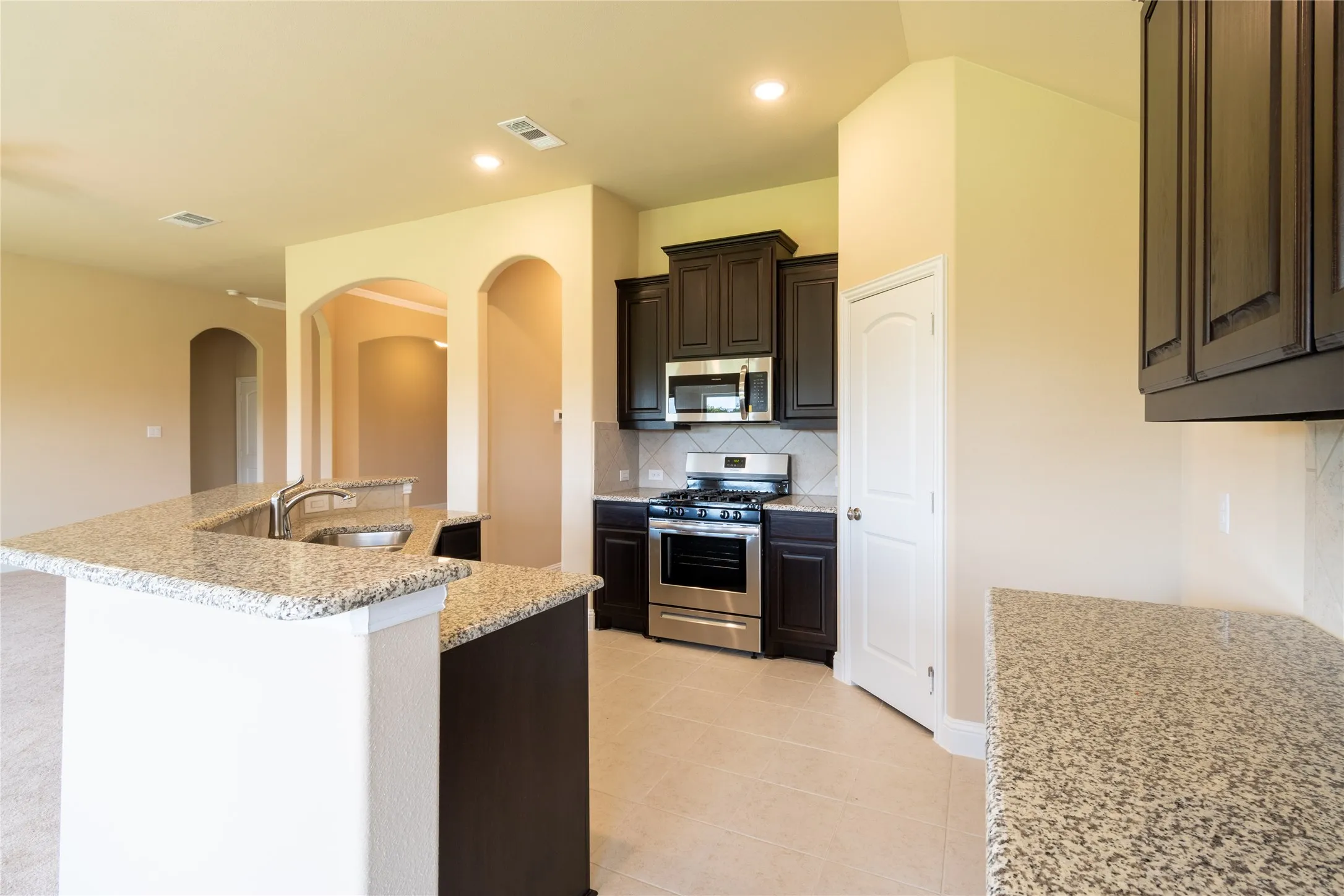 Single Family Residence For Rent in Collin County , 3014 Bobcat Drive, Melissa, Texas 75454, 3 Bedroom, 2 Bathroom, 2 Garage spaces, 1,719 Sqft, built in 2020, mls#21392637, Real Estate Agent in Melissa, Homes For Rent in Collin county, Homes For Rent in Melissa, Realtor in Melissa Texas, Real Estate Brokerage Independent Realty Texas, Luminita Cordes Realtor