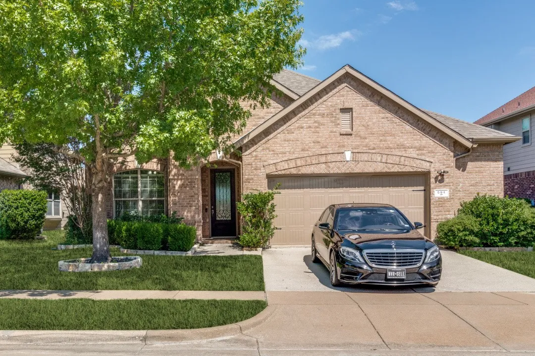 Beautiful home never rented before and it shows!!   Call by October 1st to find out how to get up to 1 month. FREE rent!