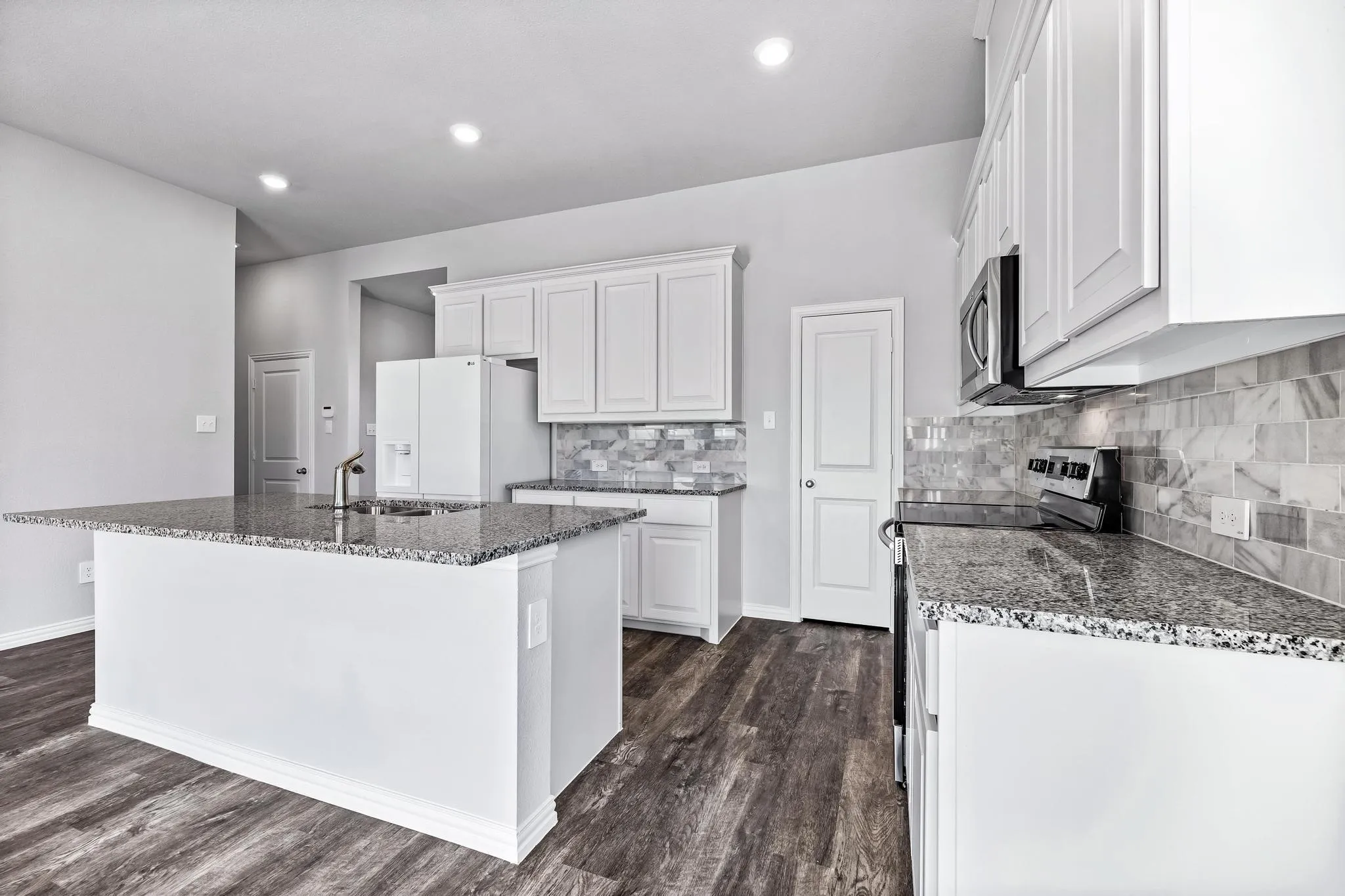 Single Family Residence For Rent in Denton County , 3917 Madison Lane, Denton, Texas 76208, 5 Bedroom, 3 Bathroom, 2 Garage spaces, 2,494 Sqft, built in 2021, mls#21391335, Real Estate Agent in Denton, Homes For Rent in Denton county, Homes For Rent in Denton, Realtor in Denton Texas, Real Estate Brokerage Independent Realty Texas, Luminita Cordes Realtor