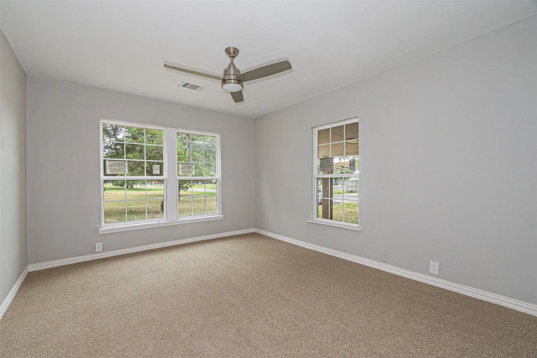 Single Family Residence For Sale in Dallas County , 3116 Cypress Avenue, Dallas, Texas 75227, 3 Bedroom, 2 Bathroom, 1 Garage spaces, 1,350 Sqft, built in 1957, mls#21392640, Real Estate Agent in Dallas, Homes For Sale in Dallas county, Homes For Sale in Dallas, Realtor in Dallas Texas, Real Estate Brokerage Independent Realty Texas, Luminita Cordes Realtor