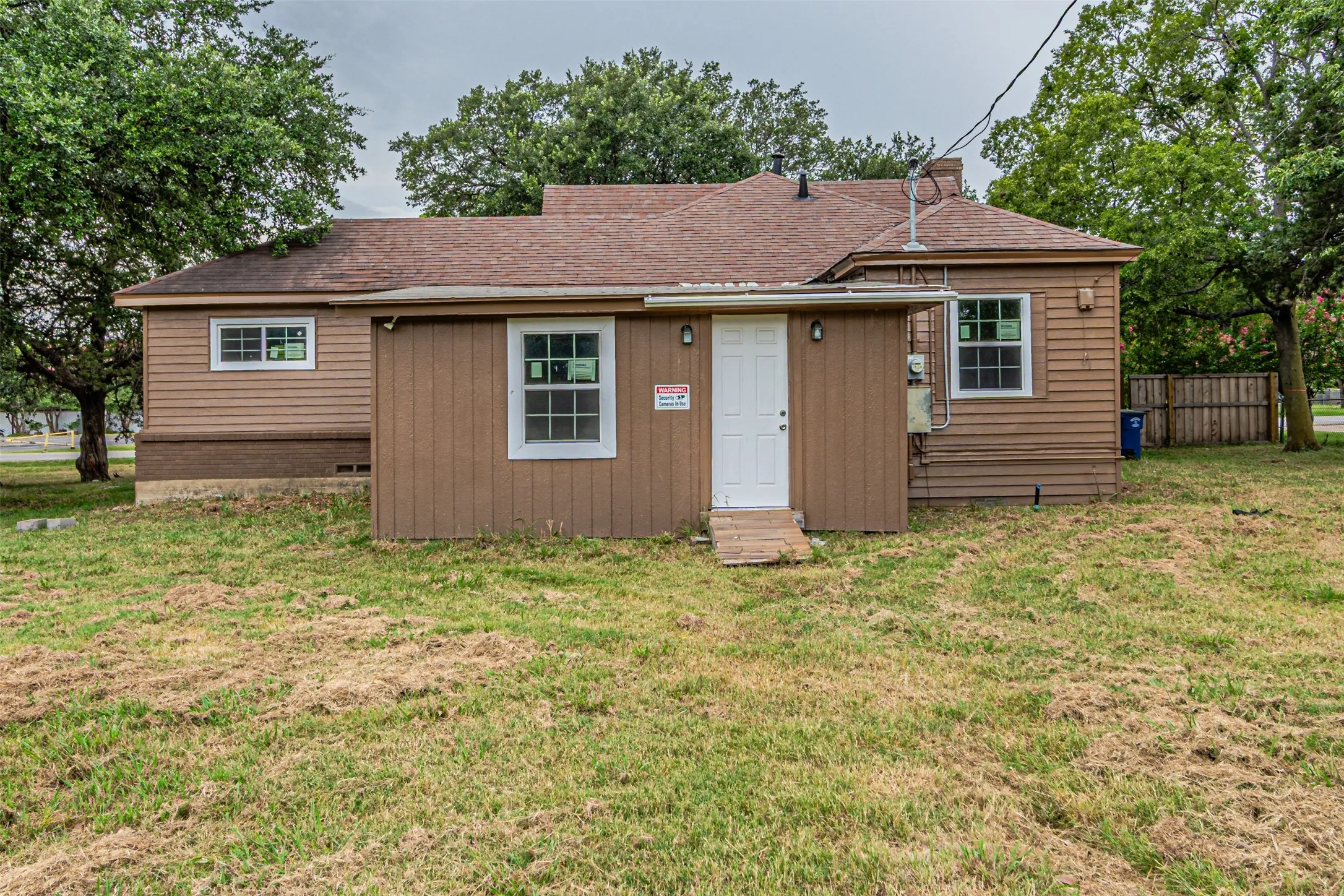 Single Family Residence For Sale in Dallas County , 3116 Cypress Avenue, Dallas, Texas 75227, 3 Bedroom, 2 Bathroom, 1 Garage spaces, 1,350 Sqft, built in 1957, mls#21392640, Real Estate Agent in Dallas, Homes For Sale in Dallas county, Homes For Sale in Dallas, Realtor in Dallas Texas, Real Estate Brokerage Independent Realty Texas, Luminita Cordes Realtor