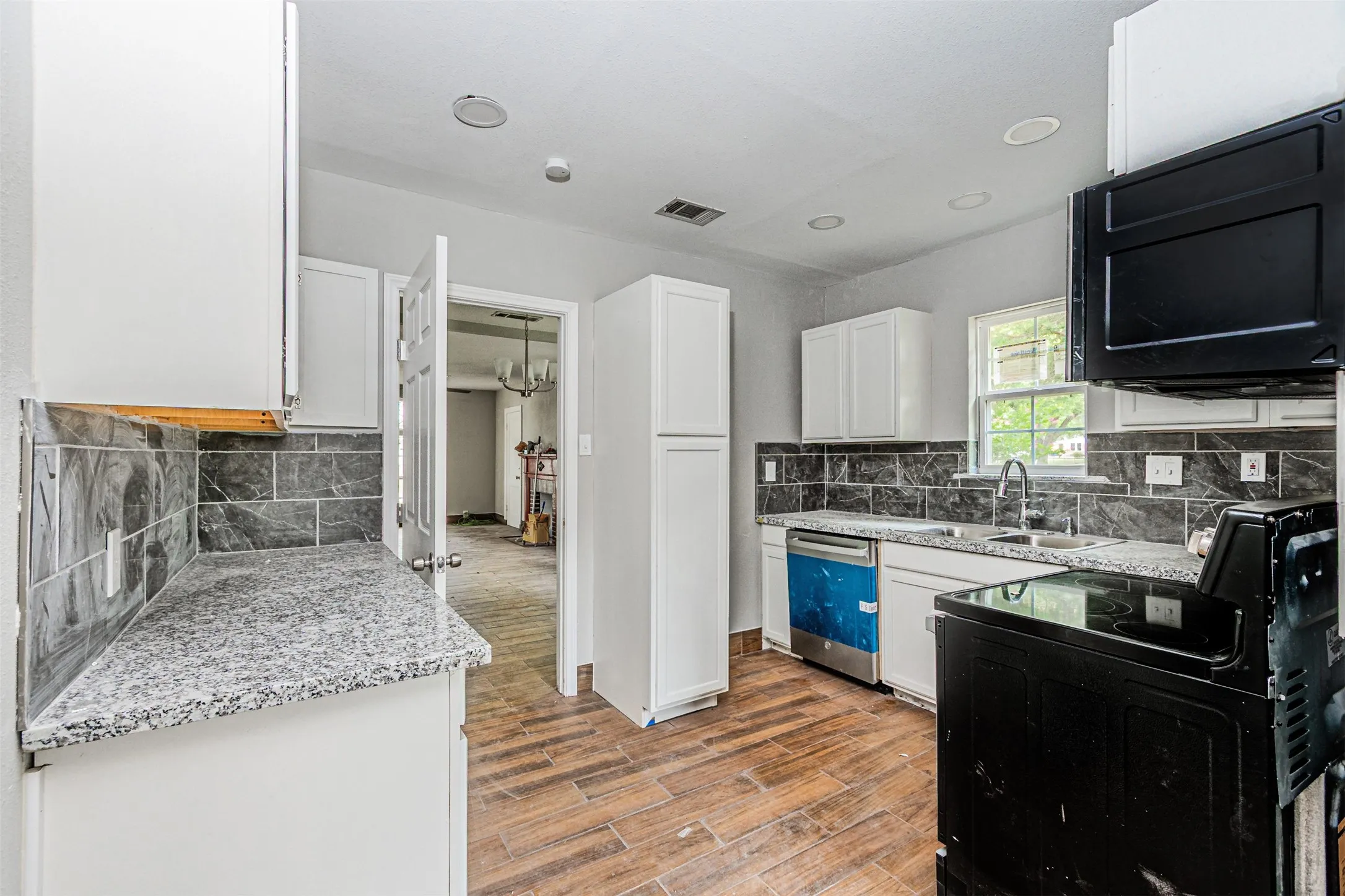 Single Family Residence For Sale in Dallas County , 3116 Cypress Avenue, Dallas, Texas 75227, 3 Bedroom, 2 Bathroom, 1 Garage spaces, 1,350 Sqft, built in 1957, mls#21392640, Real Estate Agent in Dallas, Homes For Sale in Dallas county, Homes For Sale in Dallas, Realtor in Dallas Texas, Real Estate Brokerage Independent Realty Texas, Luminita Cordes Realtor