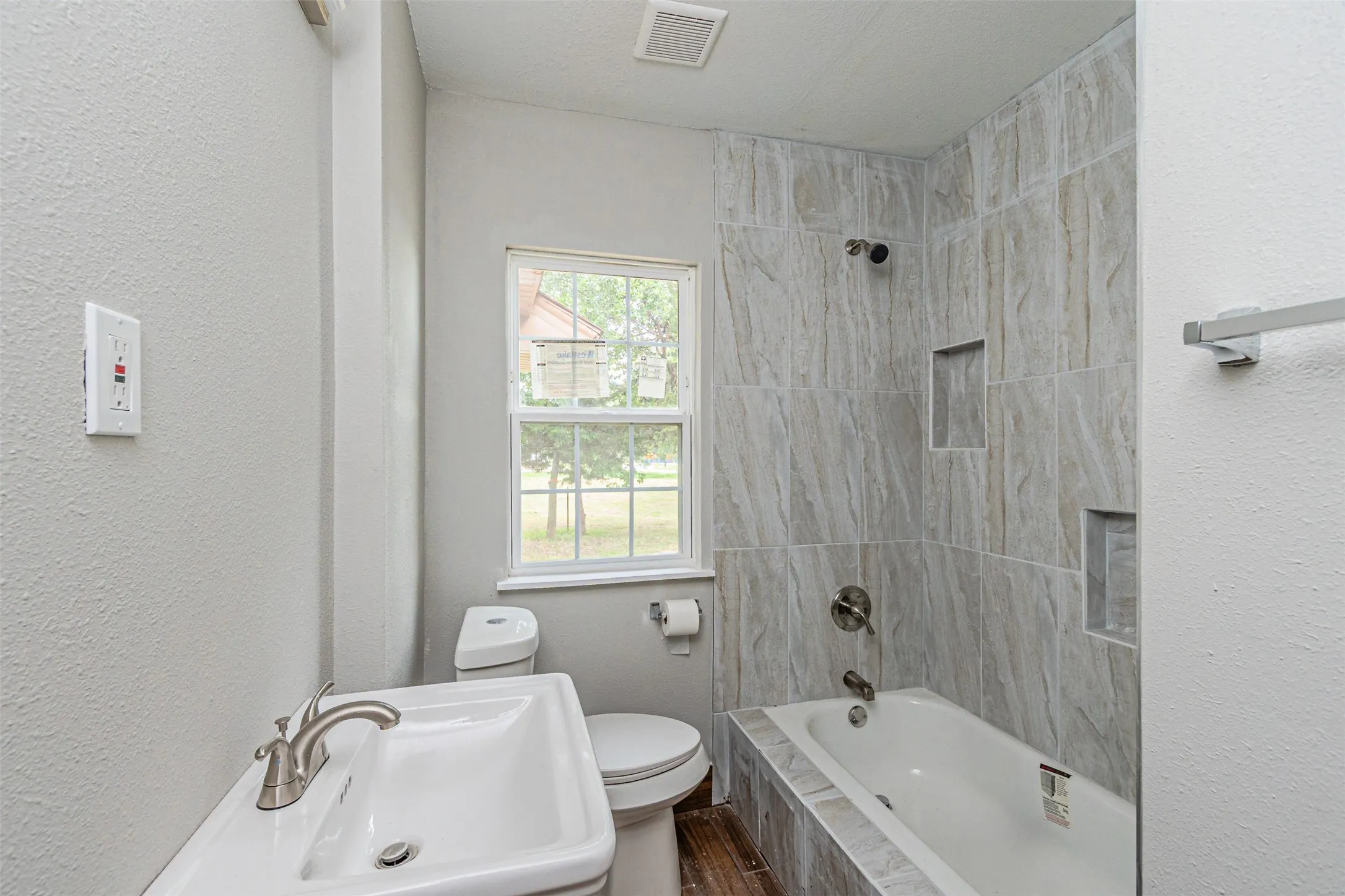 Single Family Residence For Sale in Dallas County , 3116 Cypress Avenue, Dallas, Texas 75227, 3 Bedroom, 2 Bathroom, 1 Garage spaces, 1,350 Sqft, built in 1957, mls#21392640, Real Estate Agent in Dallas, Homes For Sale in Dallas county, Homes For Sale in Dallas, Realtor in Dallas Texas, Real Estate Brokerage Independent Realty Texas, Luminita Cordes Realtor