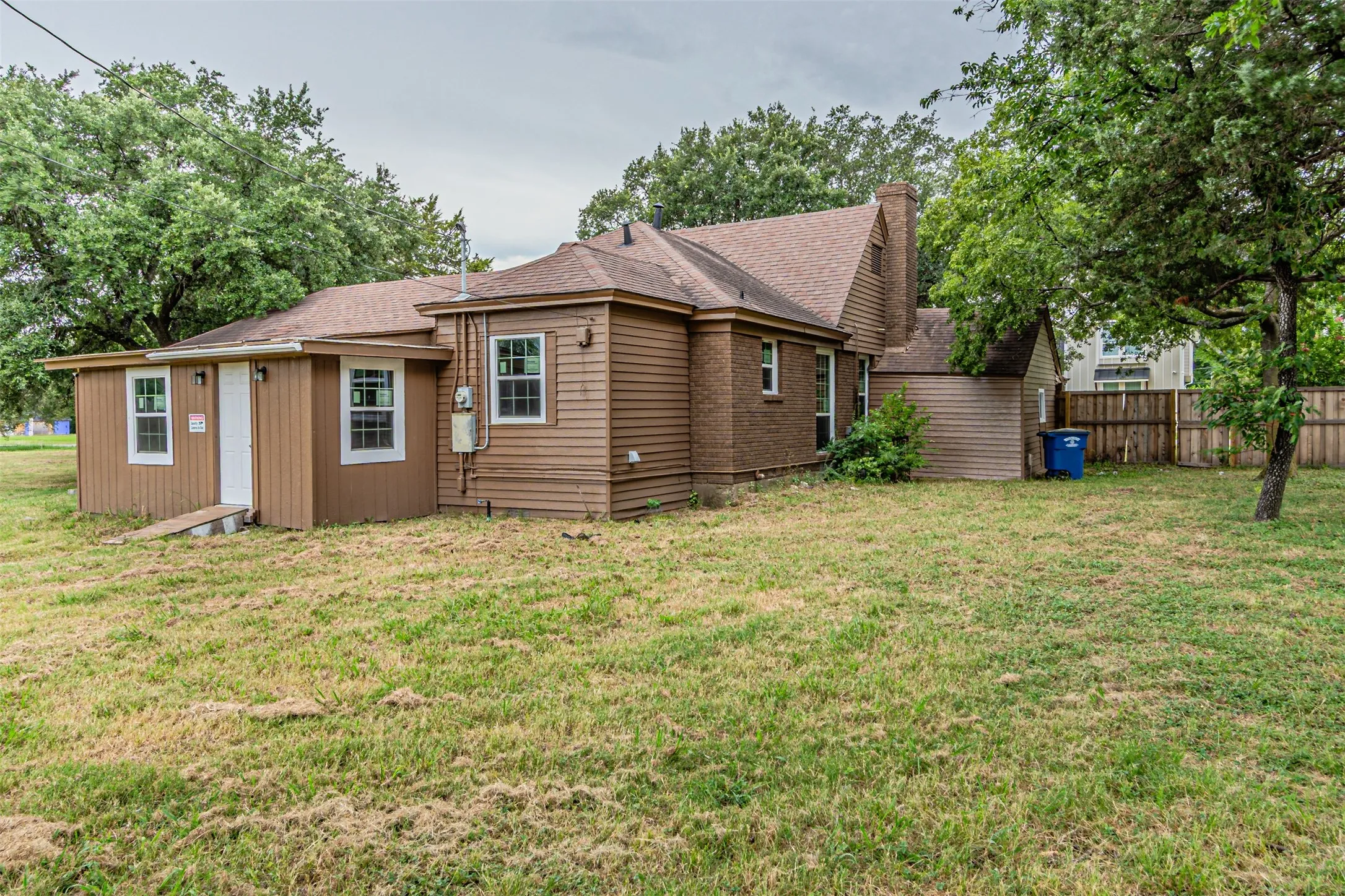 Single Family Residence For Sale in Dallas County , 3116 Cypress Avenue, Dallas, Texas 75227, 3 Bedroom, 2 Bathroom, 1 Garage spaces, 1,350 Sqft, built in 1957, mls#21392640, Real Estate Agent in Dallas, Homes For Sale in Dallas county, Homes For Sale in Dallas, Realtor in Dallas Texas, Real Estate Brokerage Independent Realty Texas, Luminita Cordes Realtor