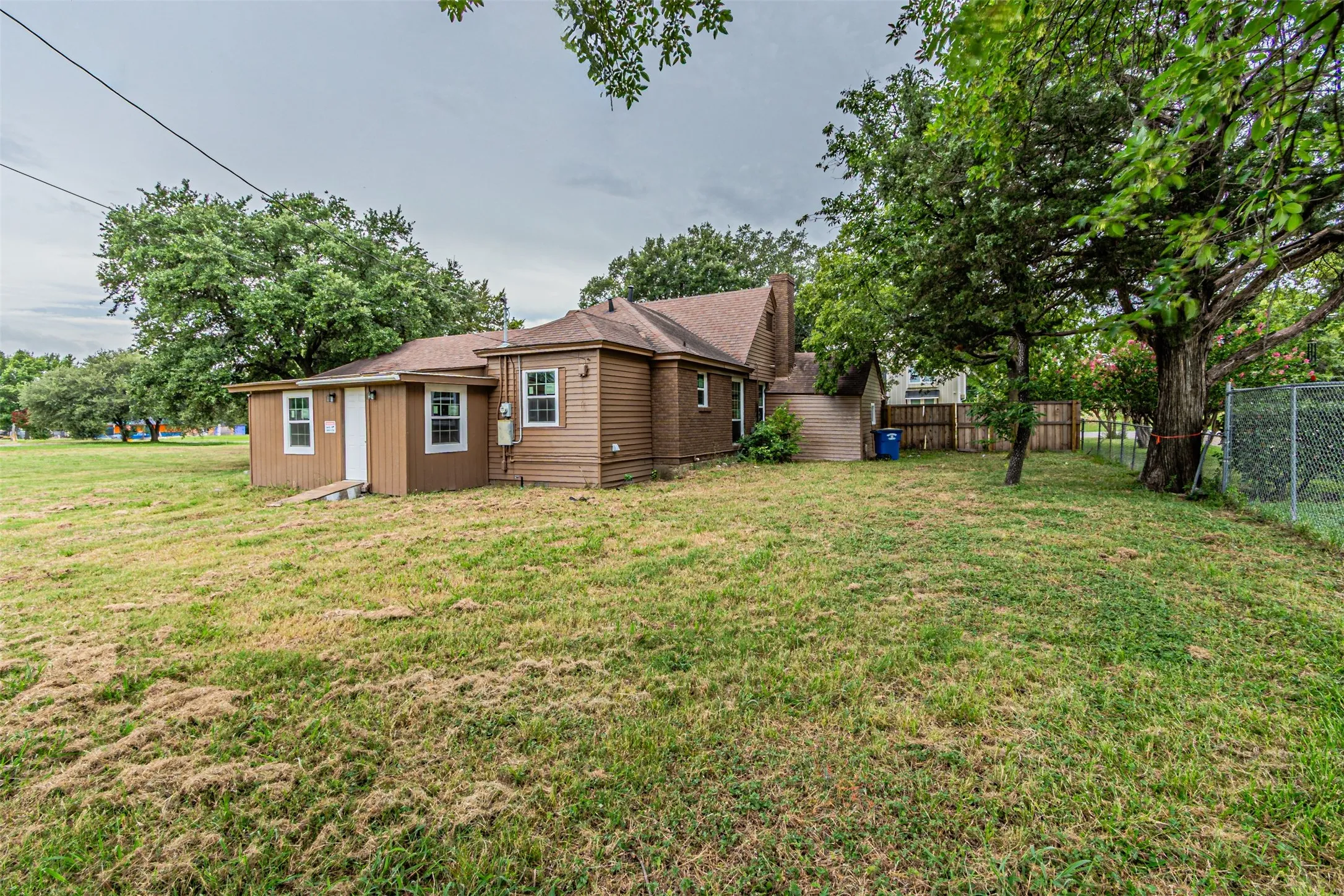 Single Family Residence For Sale in Dallas County , 3116 Cypress Avenue, Dallas, Texas 75227, 3 Bedroom, 2 Bathroom, 1 Garage spaces, 1,350 Sqft, built in 1957, mls#21392640, Real Estate Agent in Dallas, Homes For Sale in Dallas county, Homes For Sale in Dallas, Realtor in Dallas Texas, Real Estate Brokerage Independent Realty Texas, Luminita Cordes Realtor