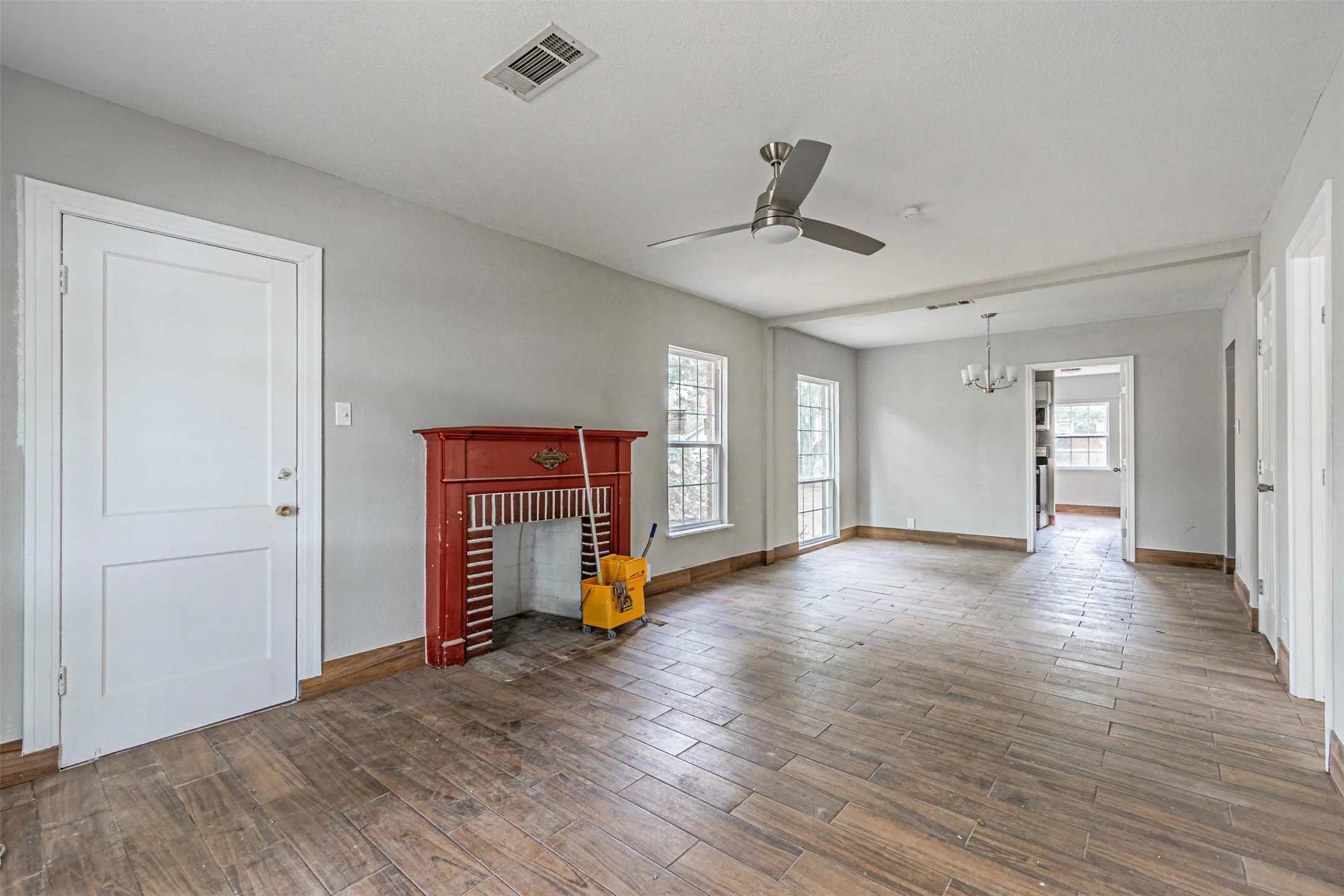 Single Family Residence For Sale in Dallas County , 3116 Cypress Avenue, Dallas, Texas 75227, 3 Bedroom, 2 Bathroom, 1 Garage spaces, 1,350 Sqft, built in 1957, mls#21392640, Real Estate Agent in Dallas, Homes For Sale in Dallas county, Homes For Sale in Dallas, Realtor in Dallas Texas, Real Estate Brokerage Independent Realty Texas, Luminita Cordes Realtor