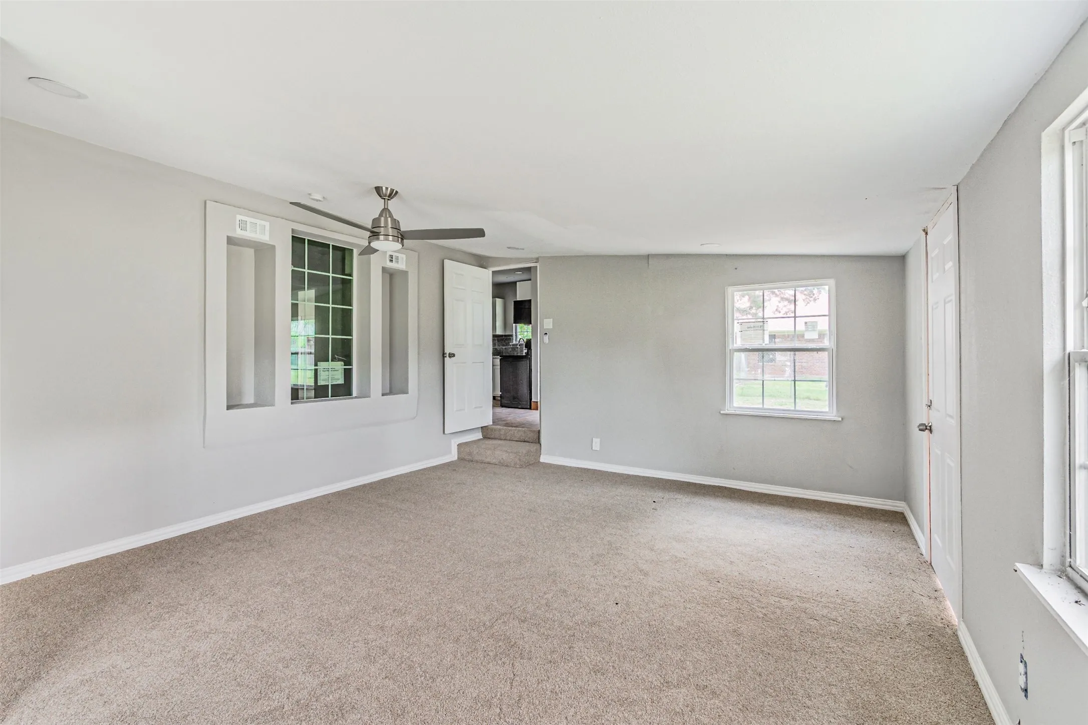 Single Family Residence For Sale in Dallas County , 3116 Cypress Avenue, Dallas, Texas 75227, 3 Bedroom, 2 Bathroom, 1 Garage spaces, 1,350 Sqft, built in 1957, mls#21392640, Real Estate Agent in Dallas, Homes For Sale in Dallas county, Homes For Sale in Dallas, Realtor in Dallas Texas, Real Estate Brokerage Independent Realty Texas, Luminita Cordes Realtor