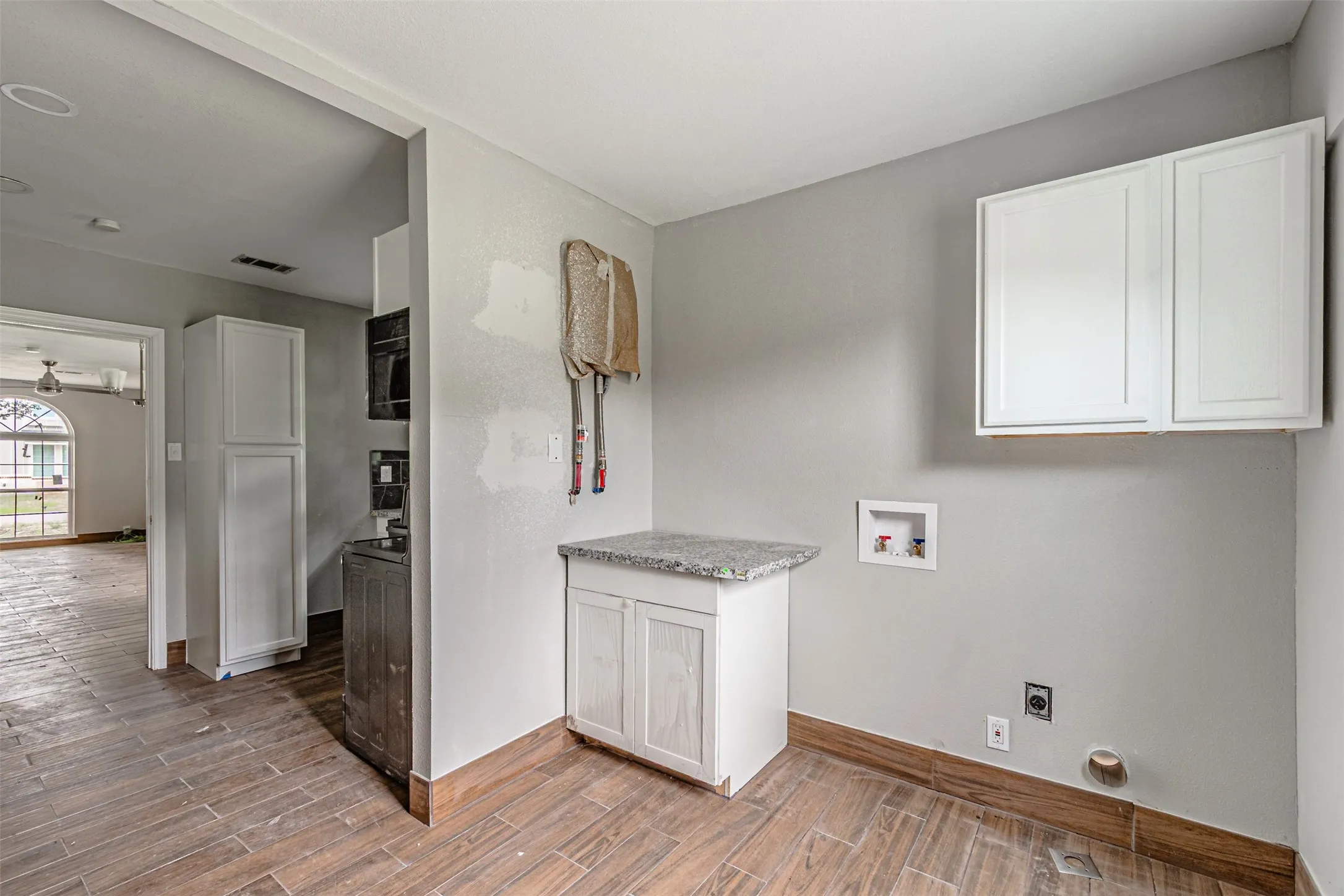 Single Family Residence For Sale in Dallas County , 3116 Cypress Avenue, Dallas, Texas 75227, 3 Bedroom, 2 Bathroom, 1 Garage spaces, 1,350 Sqft, built in 1957, mls#21392640, Real Estate Agent in Dallas, Homes For Sale in Dallas county, Homes For Sale in Dallas, Realtor in Dallas Texas, Real Estate Brokerage Independent Realty Texas, Luminita Cordes Realtor