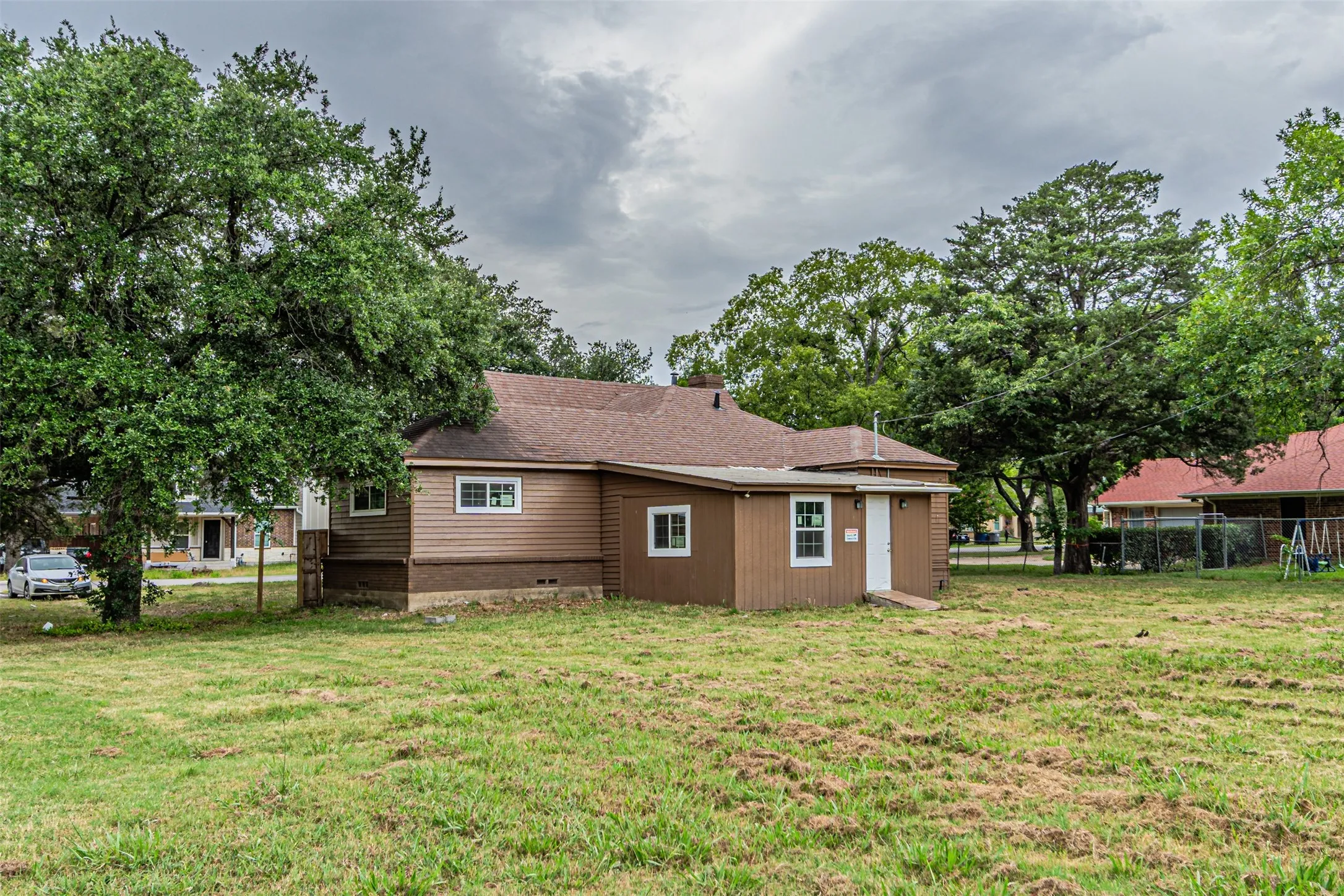 Single Family Residence For Sale in Dallas County , 3116 Cypress Avenue, Dallas, Texas 75227, 3 Bedroom, 2 Bathroom, 1 Garage spaces, 1,350 Sqft, built in 1957, mls#21392640, Real Estate Agent in Dallas, Homes For Sale in Dallas county, Homes For Sale in Dallas, Realtor in Dallas Texas, Real Estate Brokerage Independent Realty Texas, Luminita Cordes Realtor