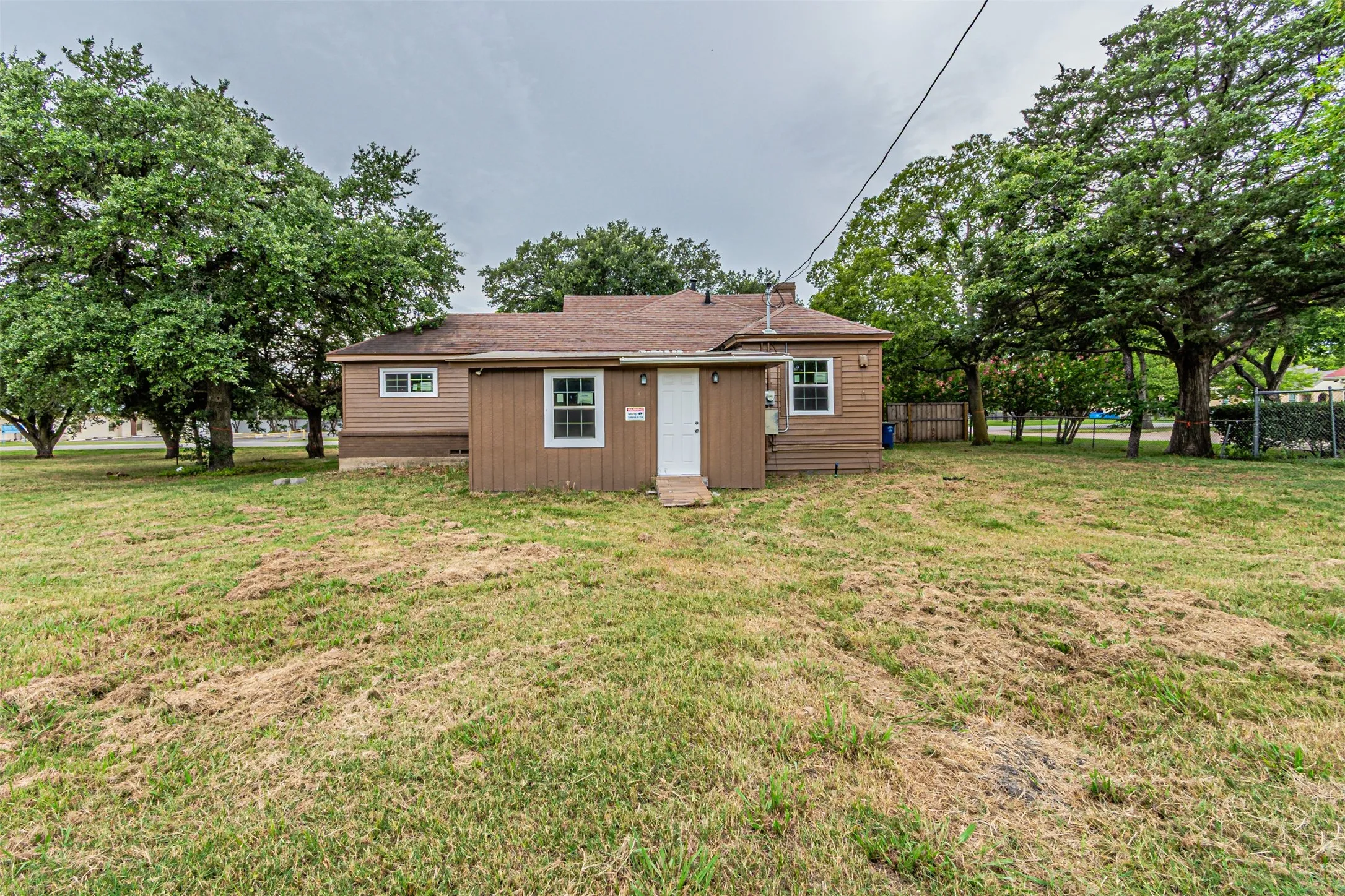 Single Family Residence For Sale in Dallas County , 3116 Cypress Avenue, Dallas, Texas 75227, 3 Bedroom, 2 Bathroom, 1 Garage spaces, 1,350 Sqft, built in 1957, mls#21392640, Real Estate Agent in Dallas, Homes For Sale in Dallas county, Homes For Sale in Dallas, Realtor in Dallas Texas, Real Estate Brokerage Independent Realty Texas, Luminita Cordes Realtor