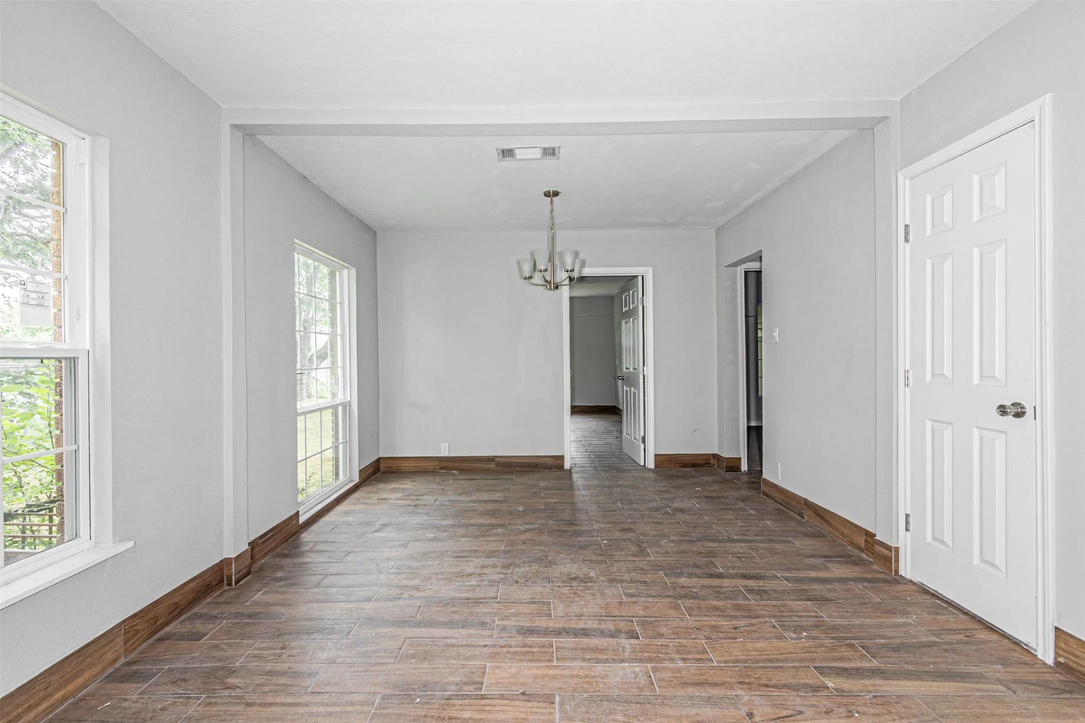 Single Family Residence For Sale in Dallas County , 3116 Cypress Avenue, Dallas, Texas 75227, 3 Bedroom, 2 Bathroom, 1 Garage spaces, 1,350 Sqft, built in 1957, mls#21392640, Real Estate Agent in Dallas, Homes For Sale in Dallas county, Homes For Sale in Dallas, Realtor in Dallas Texas, Real Estate Brokerage Independent Realty Texas, Luminita Cordes Realtor