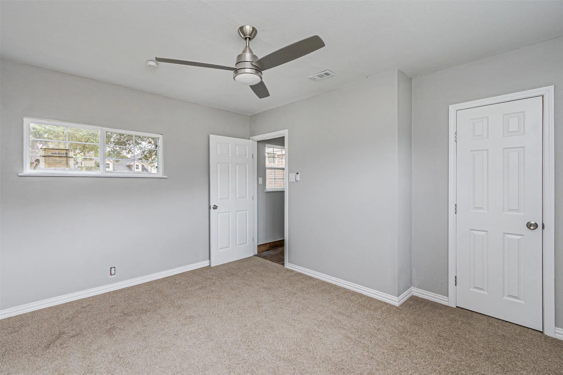 Single Family Residence For Sale in Dallas County , 3116 Cypress Avenue, Dallas, Texas 75227, 3 Bedroom, 2 Bathroom, 1 Garage spaces, 1,350 Sqft, built in 1957, mls#21392640, Real Estate Agent in Dallas, Homes For Sale in Dallas county, Homes For Sale in Dallas, Realtor in Dallas Texas, Real Estate Brokerage Independent Realty Texas, Luminita Cordes Realtor
