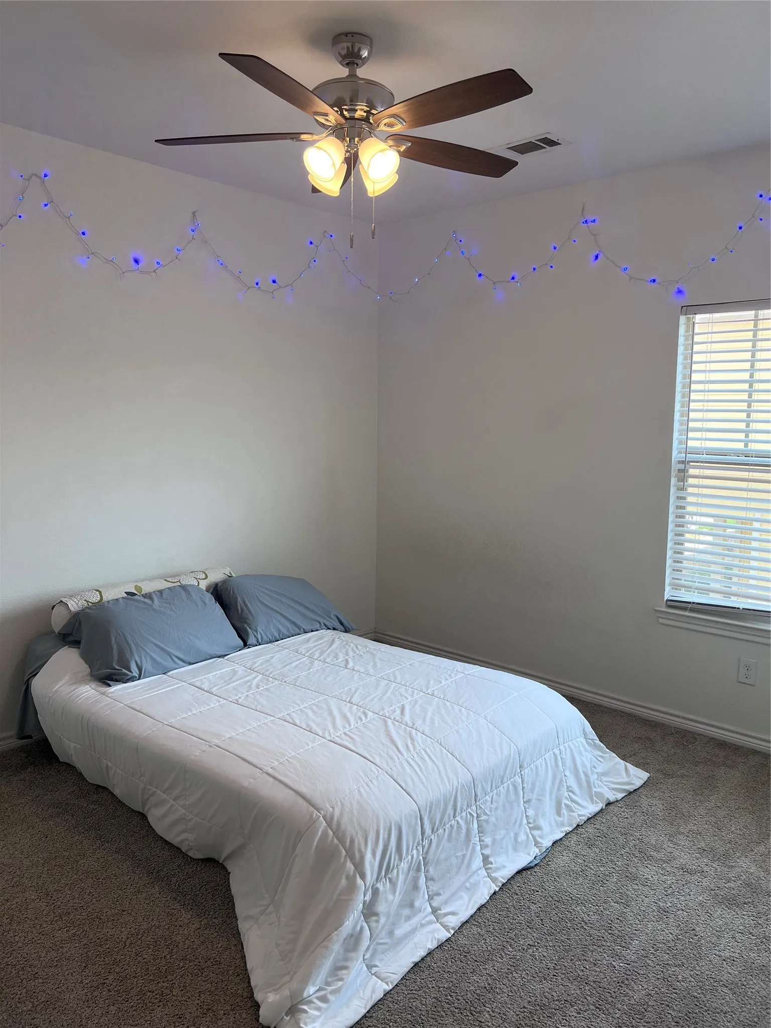 Townhouse For Sale in Denton County , 5420 Galante Lane, Denton, Texas 76208, 3 Bedroom, 3 Bathroom, Garage spaces, 1,662 Sqft, built in 2012, mls#21392613, Real Estate Agent in Denton, Homes For Sale in Denton county, Homes For Sale in Denton, Realtor in Denton Texas, Real Estate Brokerage Independent Realty Texas, Luminita Cordes Realtor