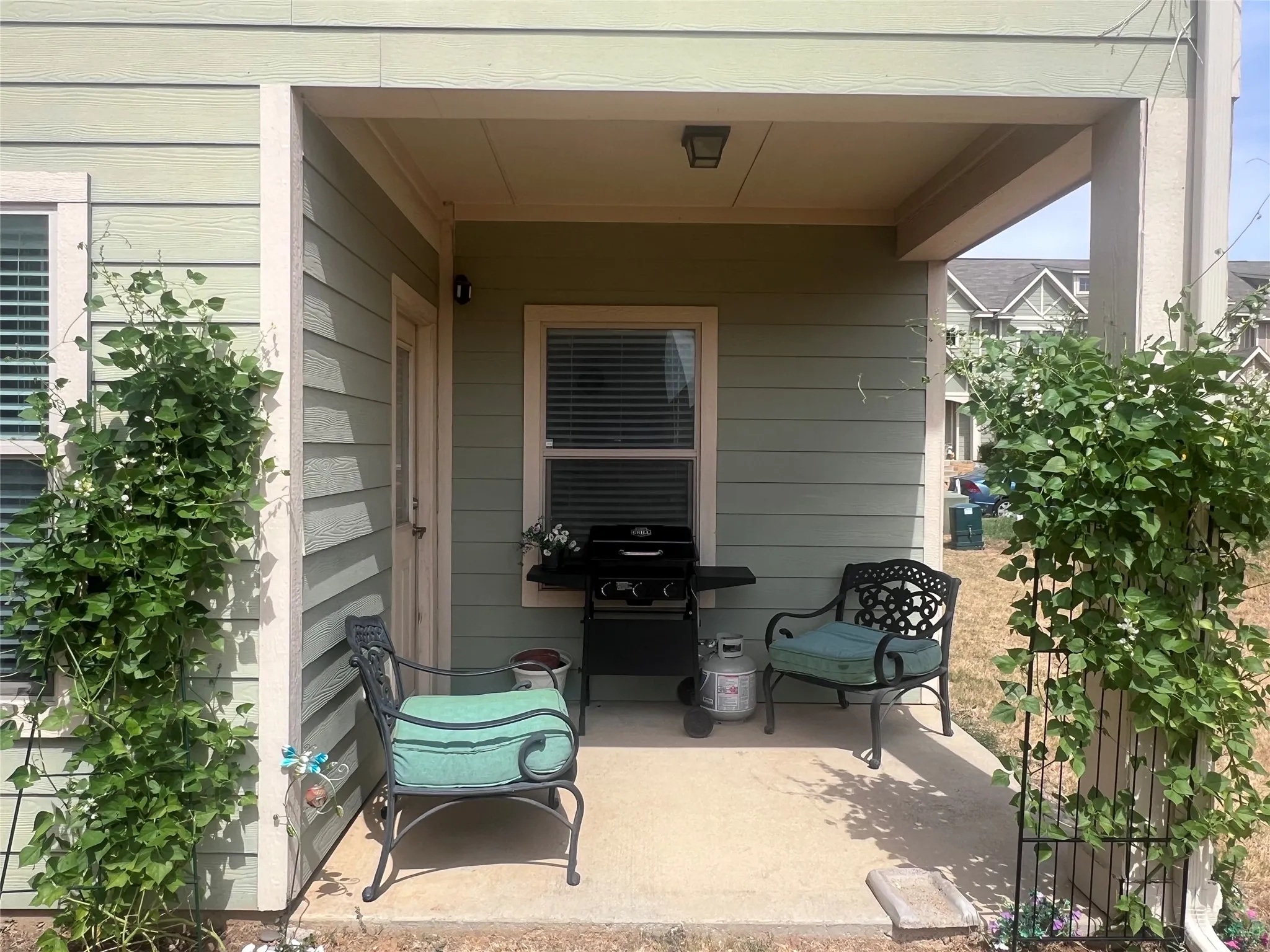 Covered patio with concrete flooring and horizontal siding