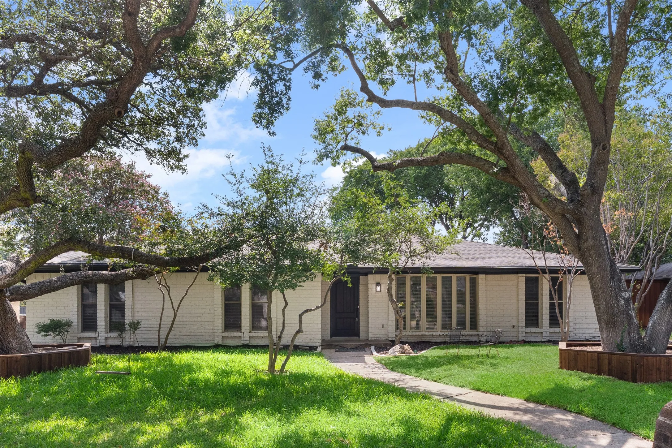 Single Family Residence For Sale in Collin County , 1612 Northcrest Drive, Plano, Texas 75075, 4 Bedroom, 3 Bathroom, 2 Garage spaces, 2,265 Sqft, built in 1966, mls#21391918, Real Estate Agent in Plano, Homes For Sale in Collin county, Homes For Sale in Plano, Realtor in Plano Texas, Real Estate Brokerage Independent Realty Texas, Luminita Cordes Realtor