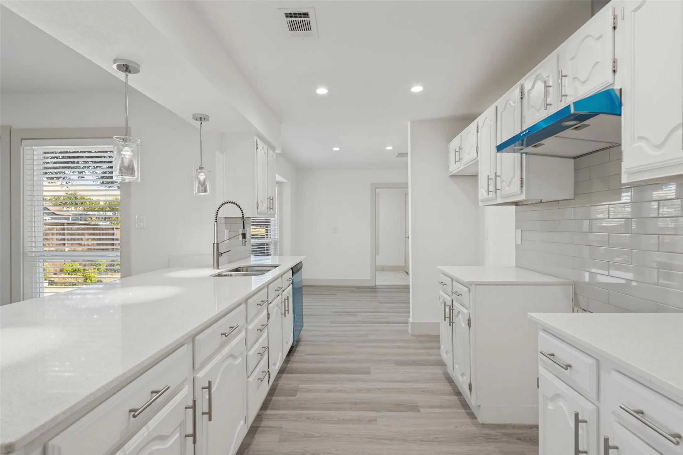 Single Family Residence For Sale in Dallas County , 2125 Catskill Drive, Mesquite, Texas 75149, 4 Bedroom, 3 Bathroom, 2 Garage spaces, 2,168 Sqft, built in 1985, mls#21392641, Real Estate Agent in Mesquite, Homes For Sale in Dallas county, Homes For Sale in Mesquite, Realtor in Mesquite Texas, Real Estate Brokerage Independent Realty Texas, Luminita Cordes Realtor